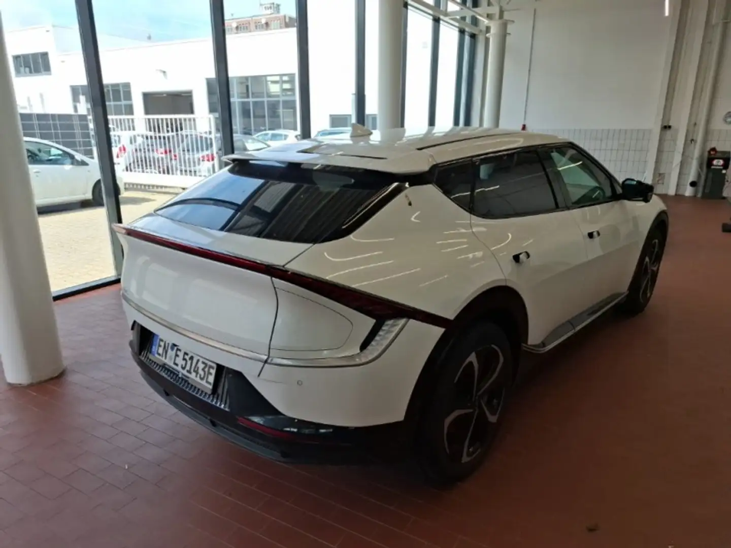 Kia EV6 Wärmepumpe Leder Navi NSCC HUD R.Cam SHZ PDC Weiß - 2