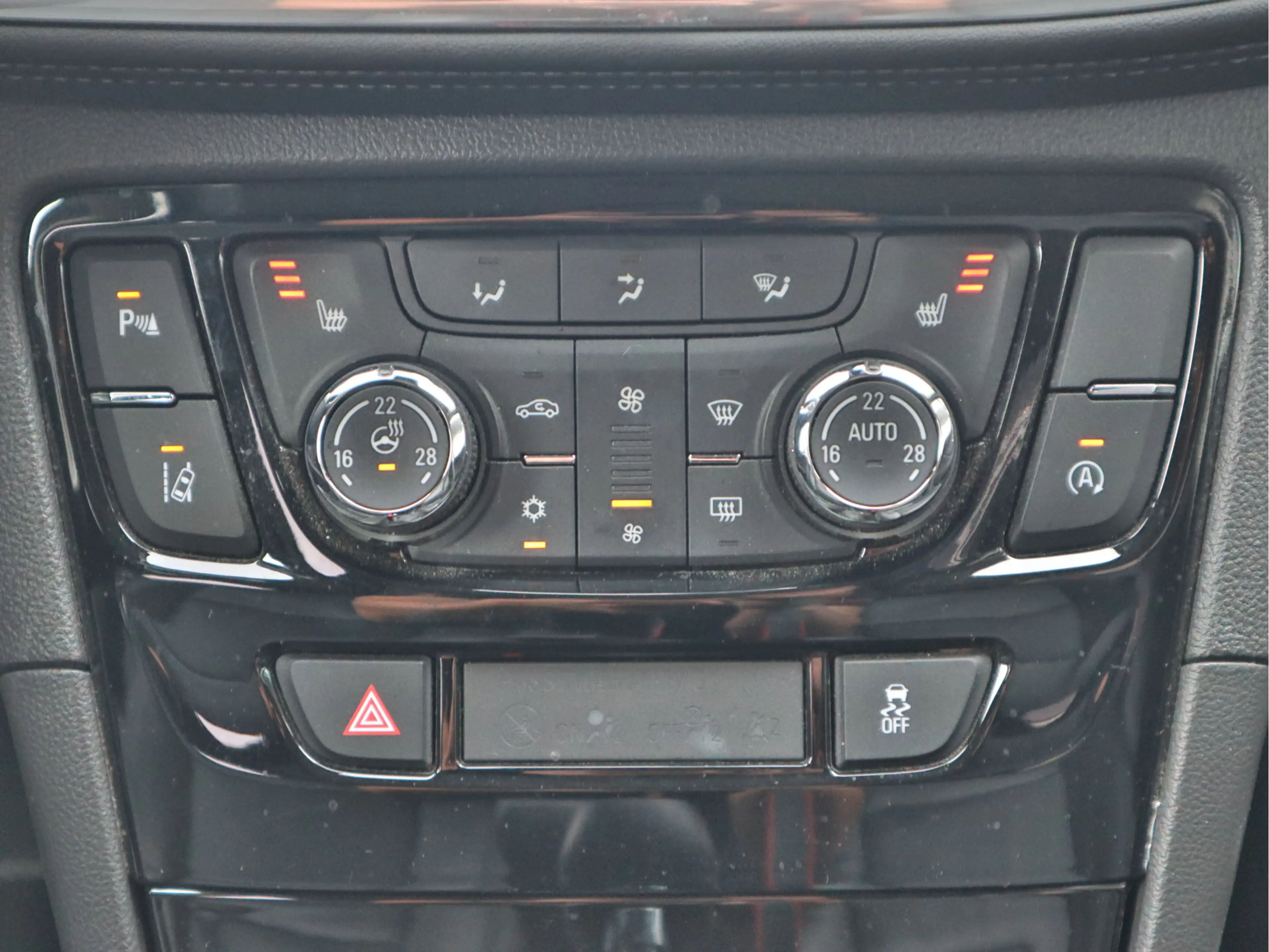 Opel Mokka X 1.4 Turbo Innovation | Bluetooth | Camera | Cruise — photo 23