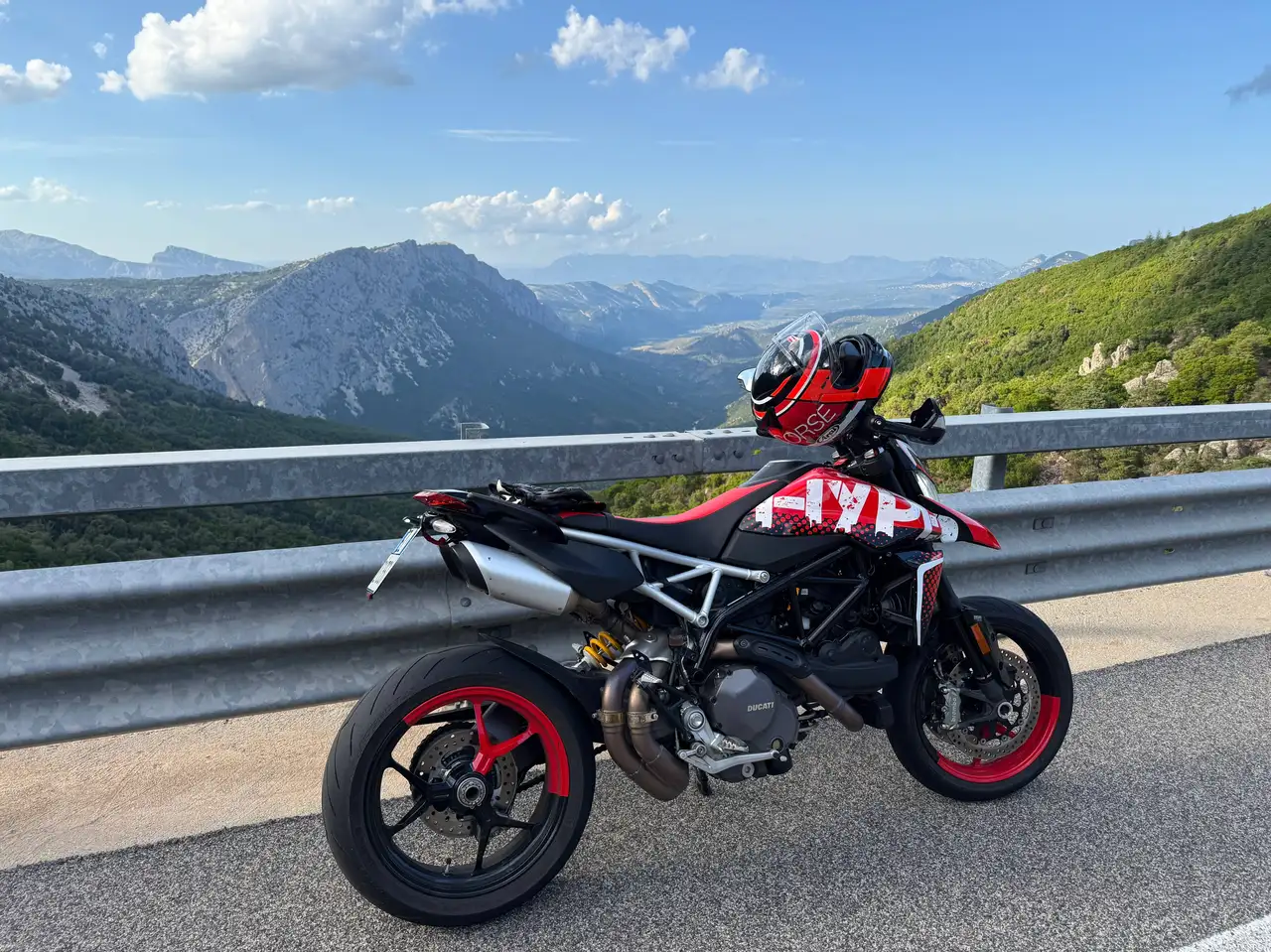 Ducati Hypermotard 950