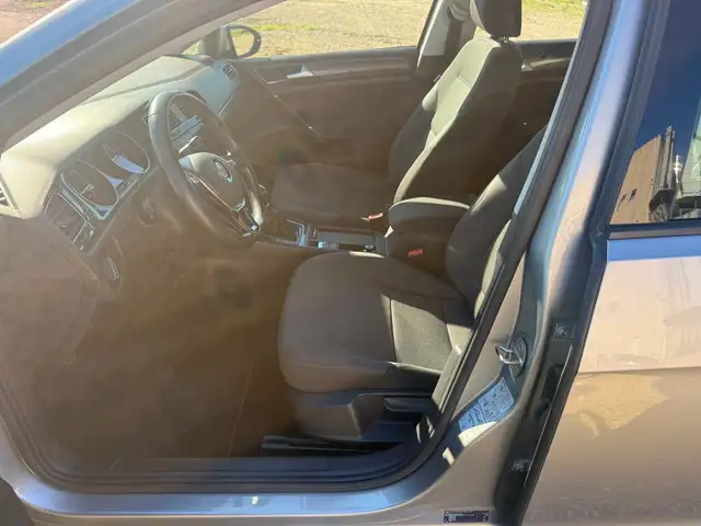 Volkswagen Golf view 6