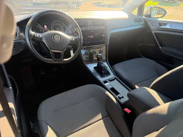 Volkswagen Golf view 5