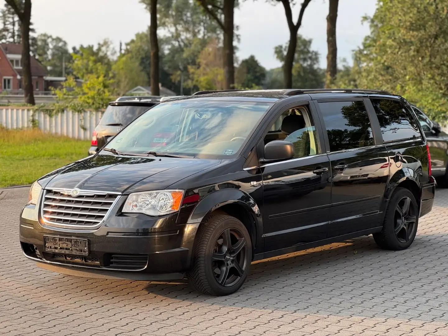 Chrysler Grand Voyager LX 2.8 CDTI Automatik Klima Noir - 1