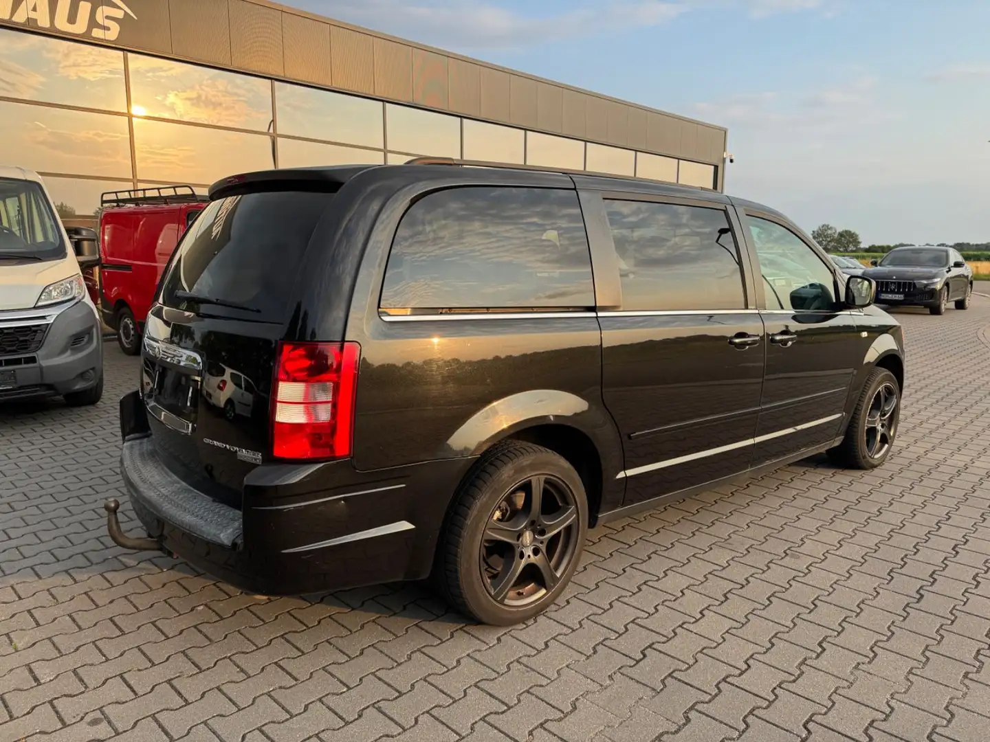 Chrysler Grand Voyager LX 2.8 CDTI Automatik Klima Noir - 2
