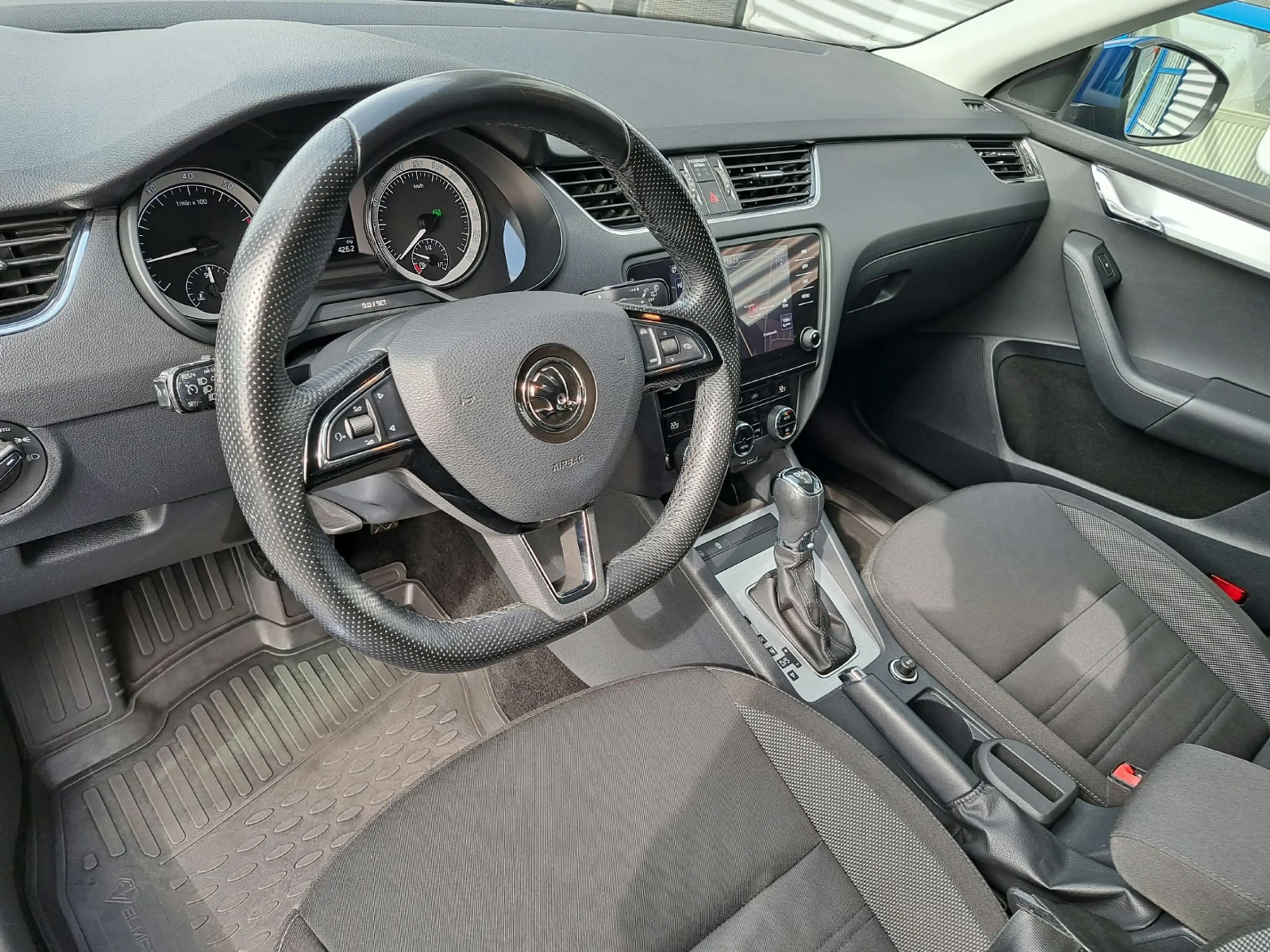 Skoda Octavia 1.0 TSI DSG *APP*NAVI*PDC*ALU*2-ZONEN KLIMAUTOMAT — photo 10