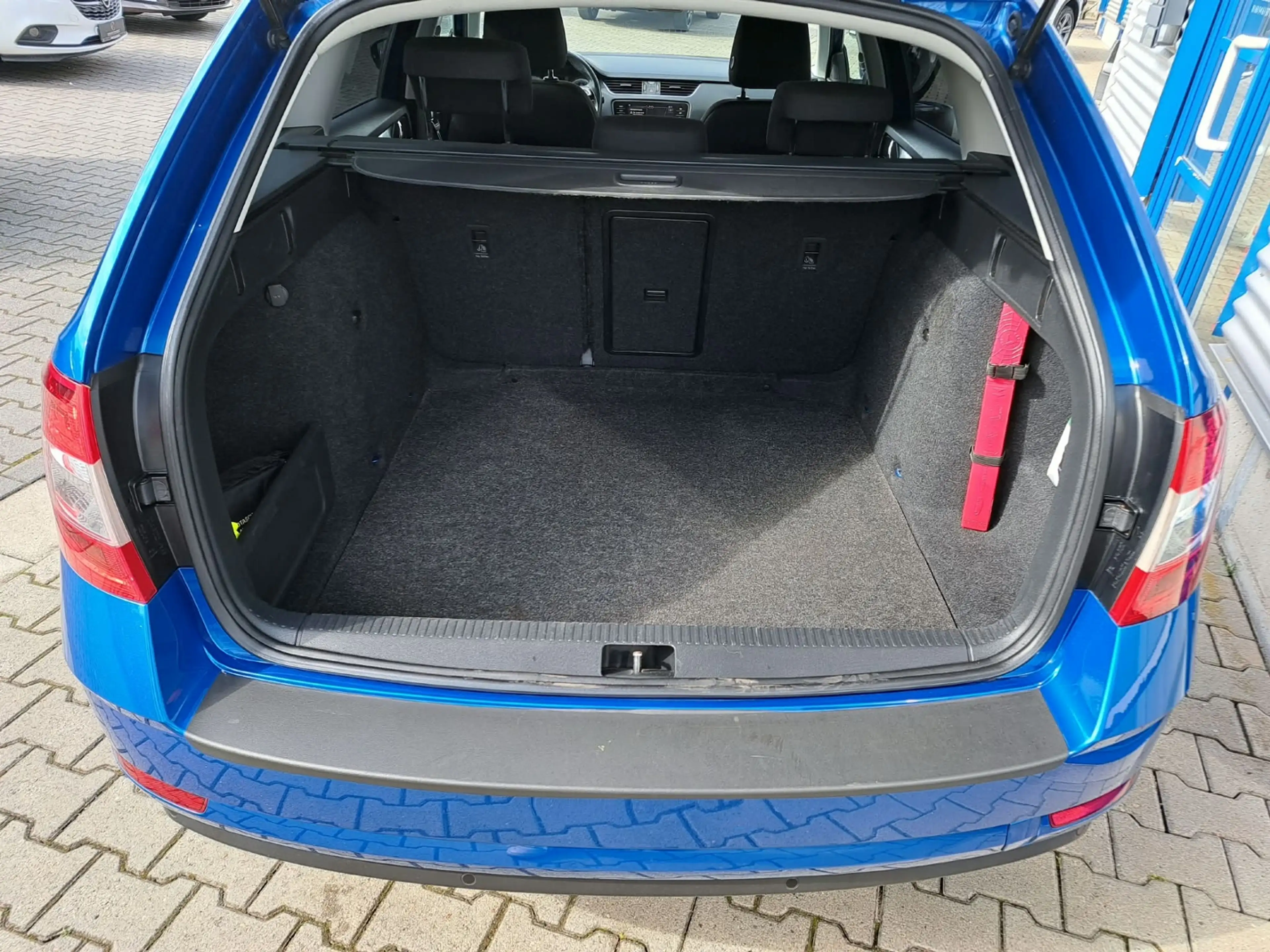 Skoda Octavia 1.0 TSI DSG *APP*NAVI*PDC*ALU*2-ZONEN KLIMAUTOMAT — photo 6