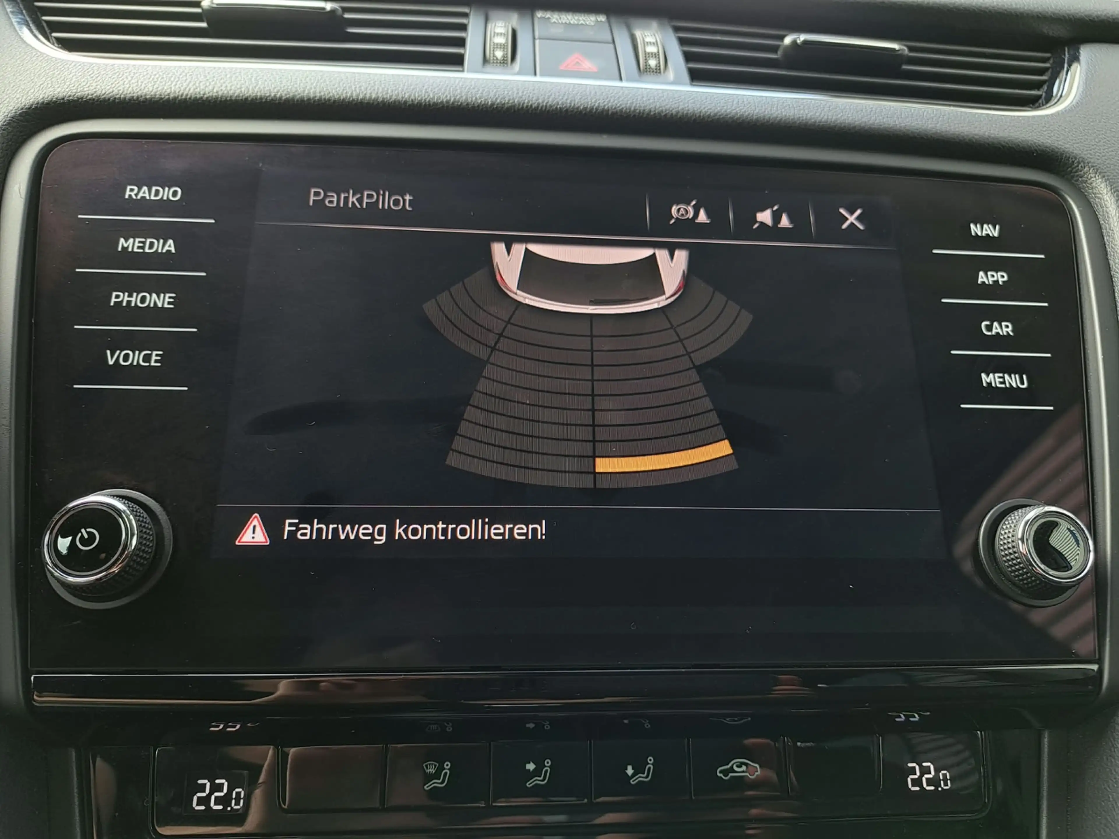 Skoda Octavia 1.0 TSI DSG *APP*NAVI*PDC*ALU*2-ZONEN KLIMAUTOMAT — photo 14