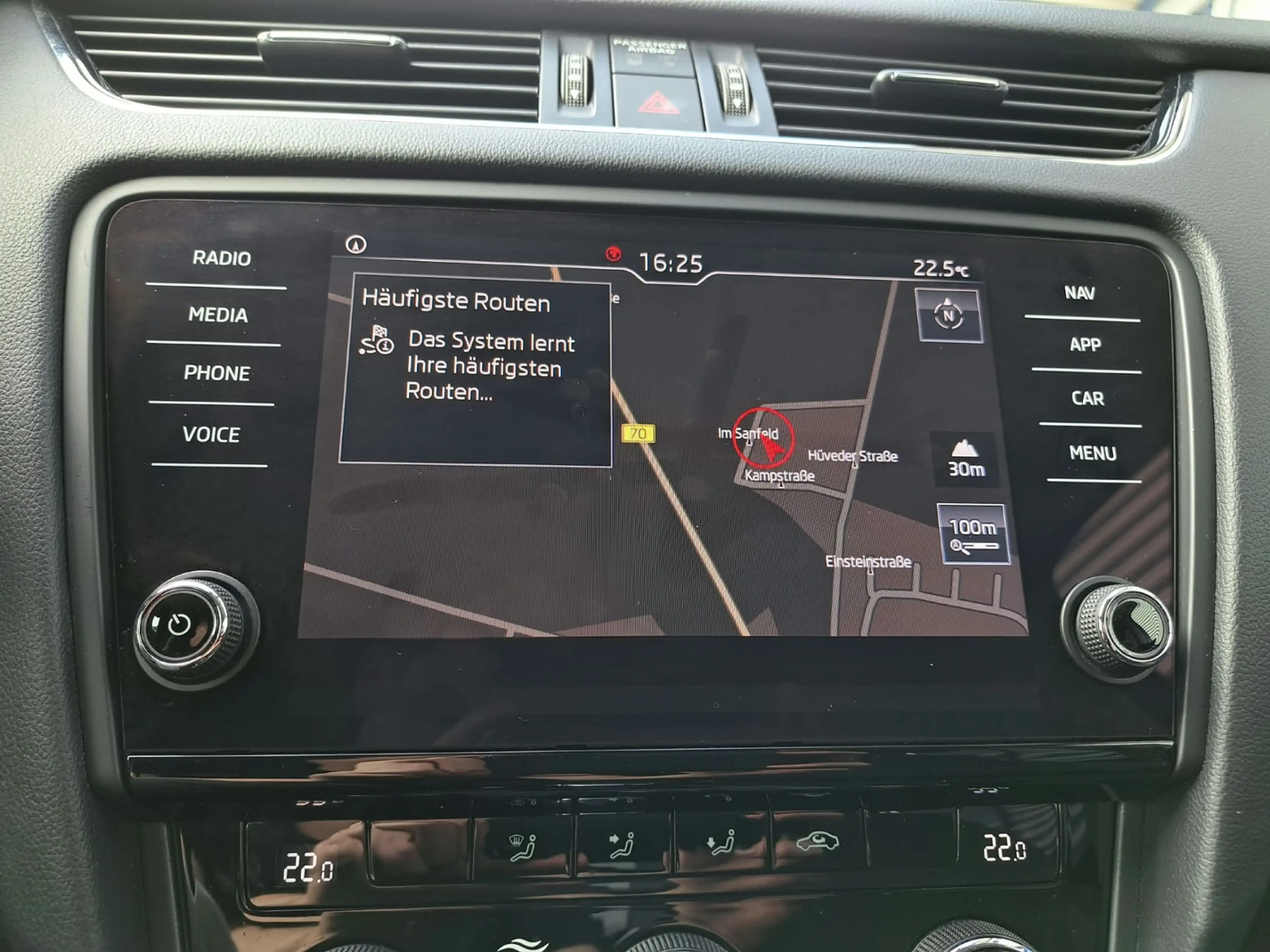 Skoda Octavia 1.0 TSI DSG *APP*NAVI*PDC*ALU*2-ZONEN KLIMAUTOMAT — photo 13