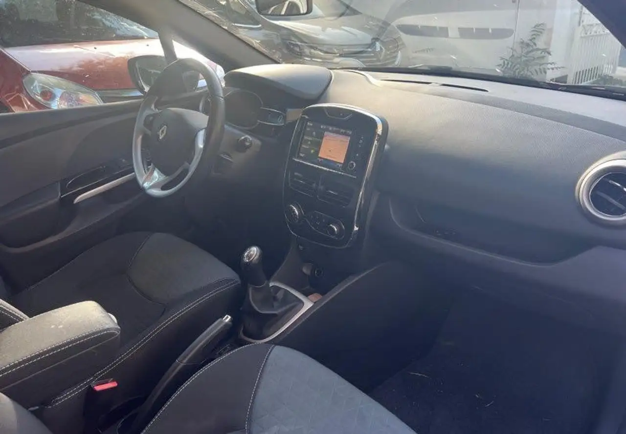 Renault Clio Citadine 5 portes — photo 4