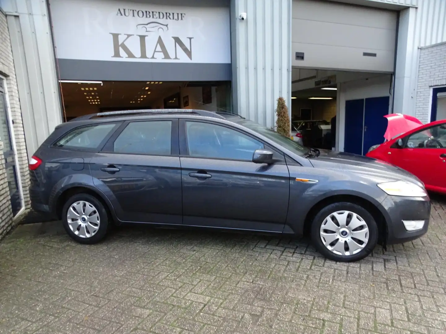 Ford Mondeo Wagon 1.6-16V Trend Grau - 2