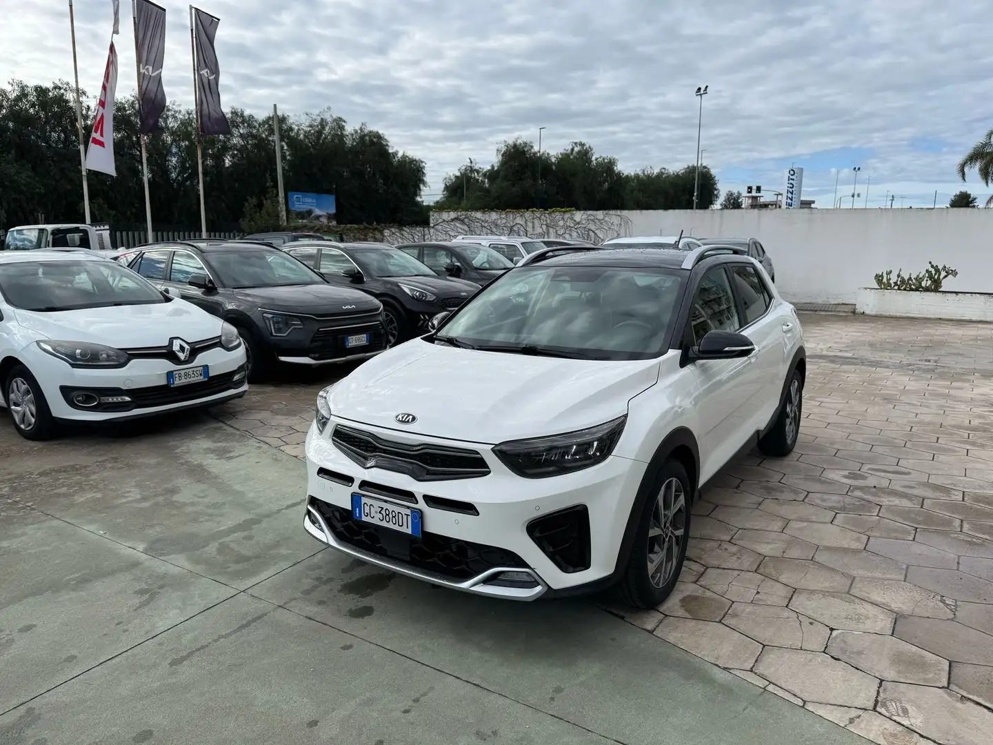 Kia Stonic 1.0 t-gdi mhev GT Line 100cv imt Bianco - 1