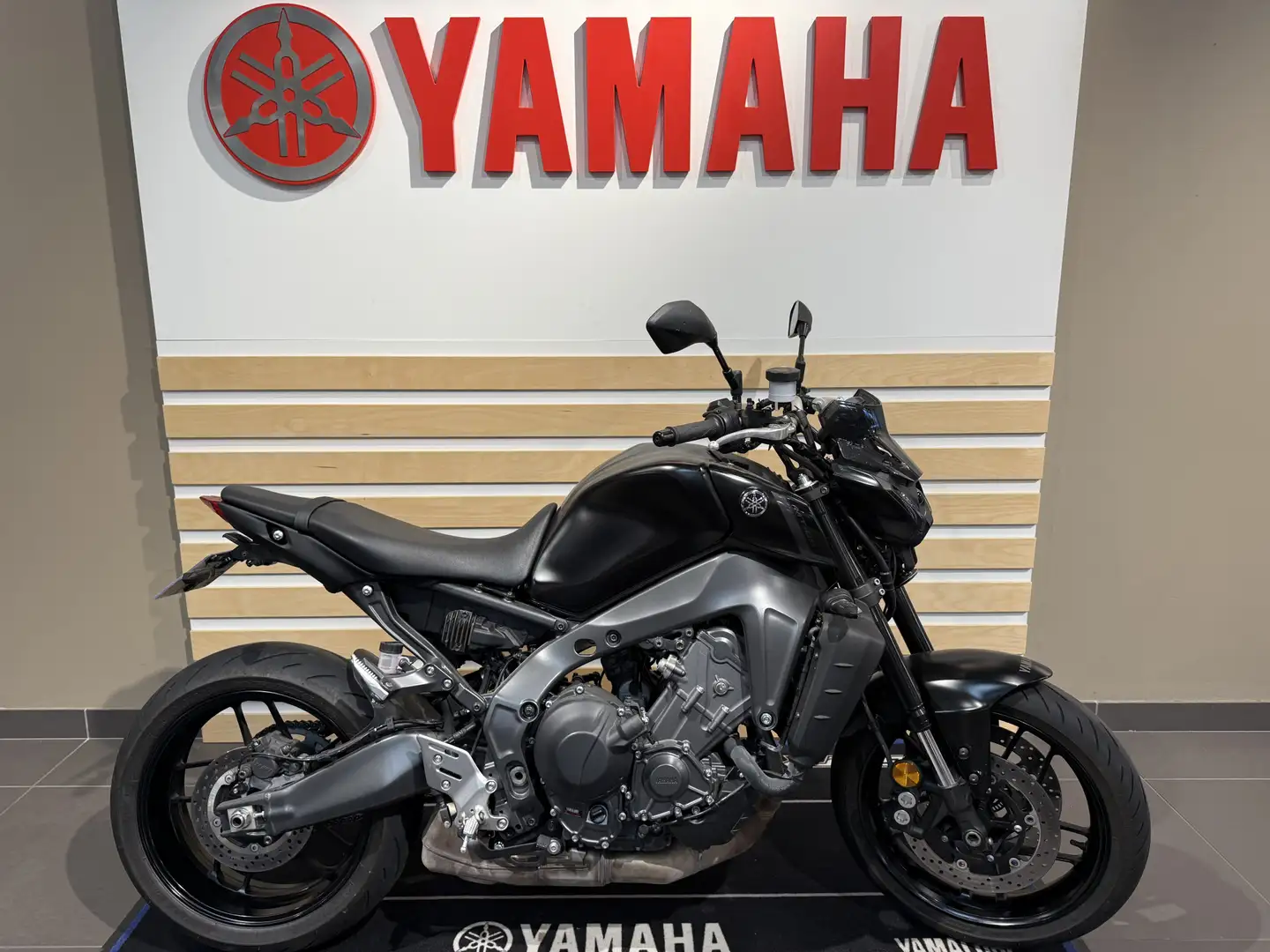 Yamaha MT-09 - 1
