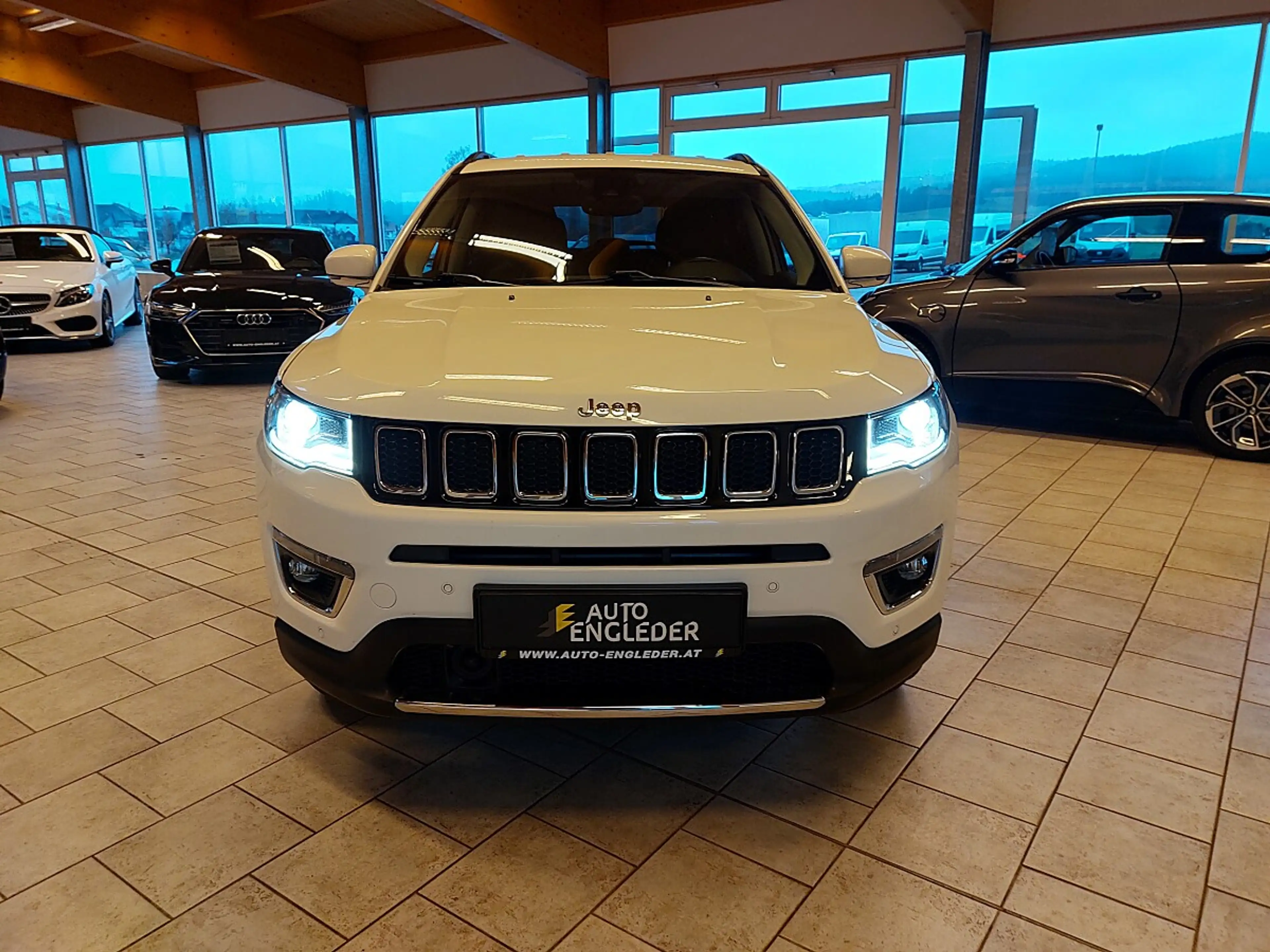 Jeep Compass 1,4 MultiAir2 AWD Limited Aut. — photo 3