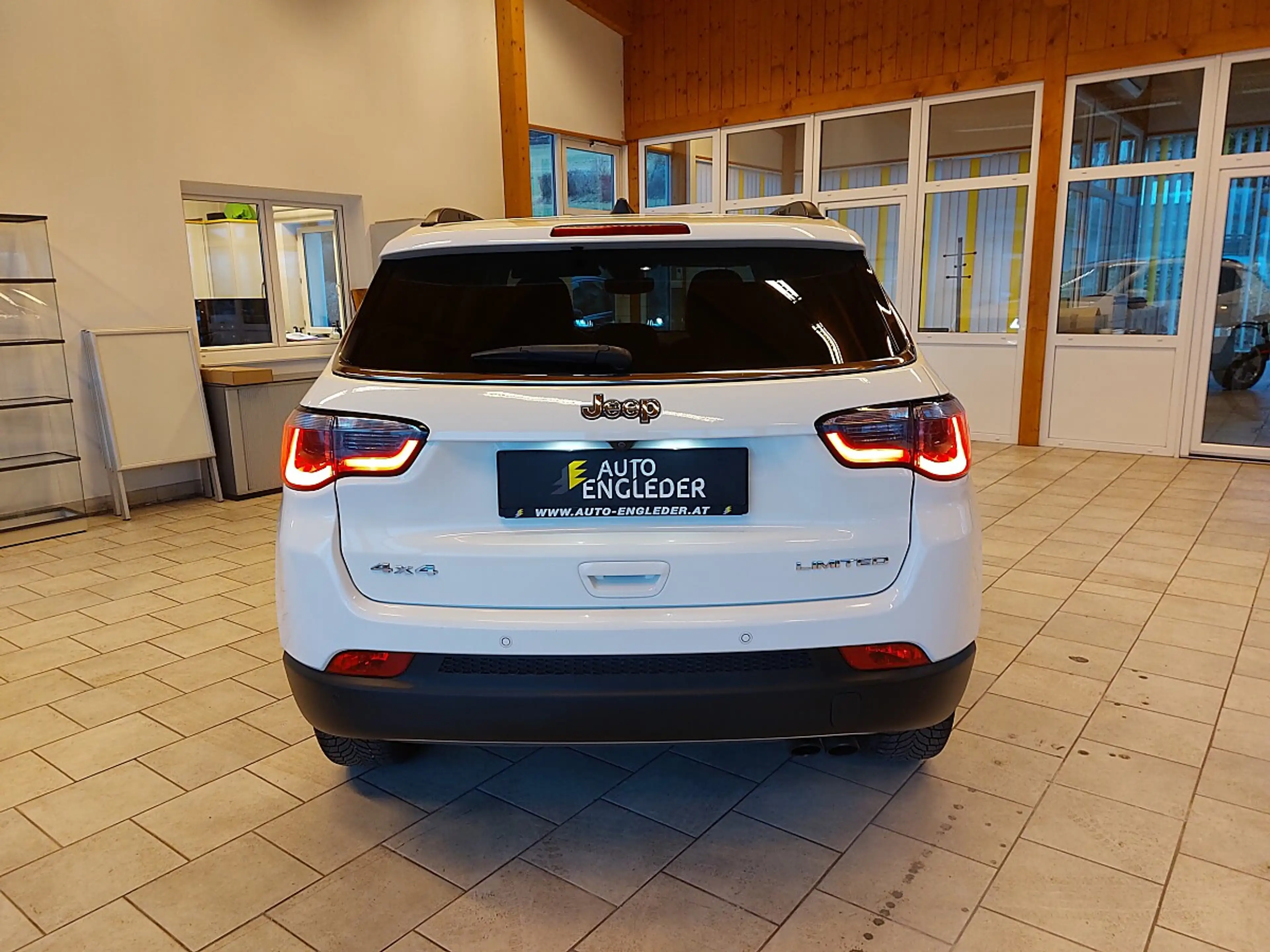 Jeep Compass 1,4 MultiAir2 AWD Limited Aut. — photo 6