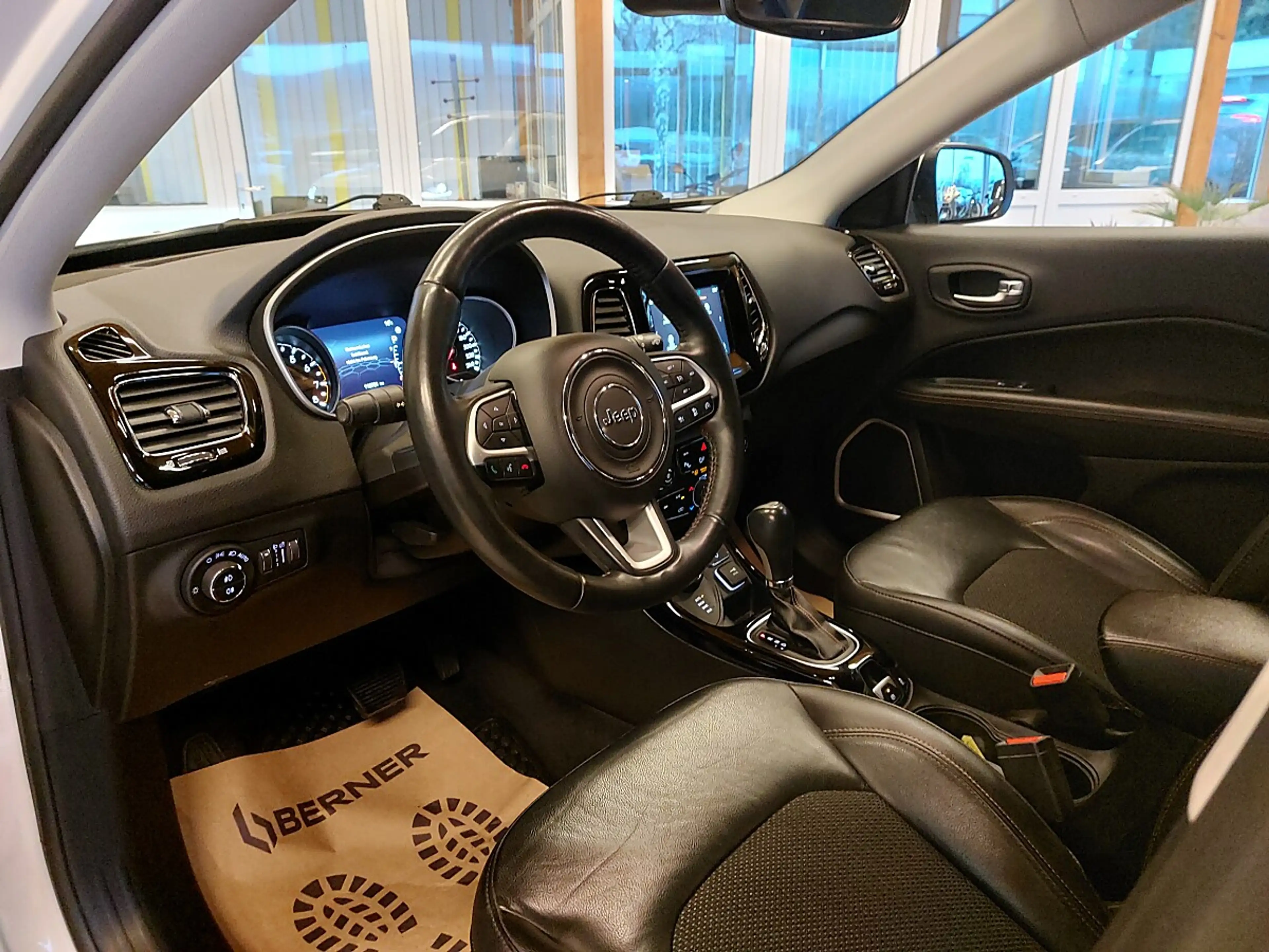 Jeep Compass 1,4 MultiAir2 AWD Limited Aut. — photo 11
