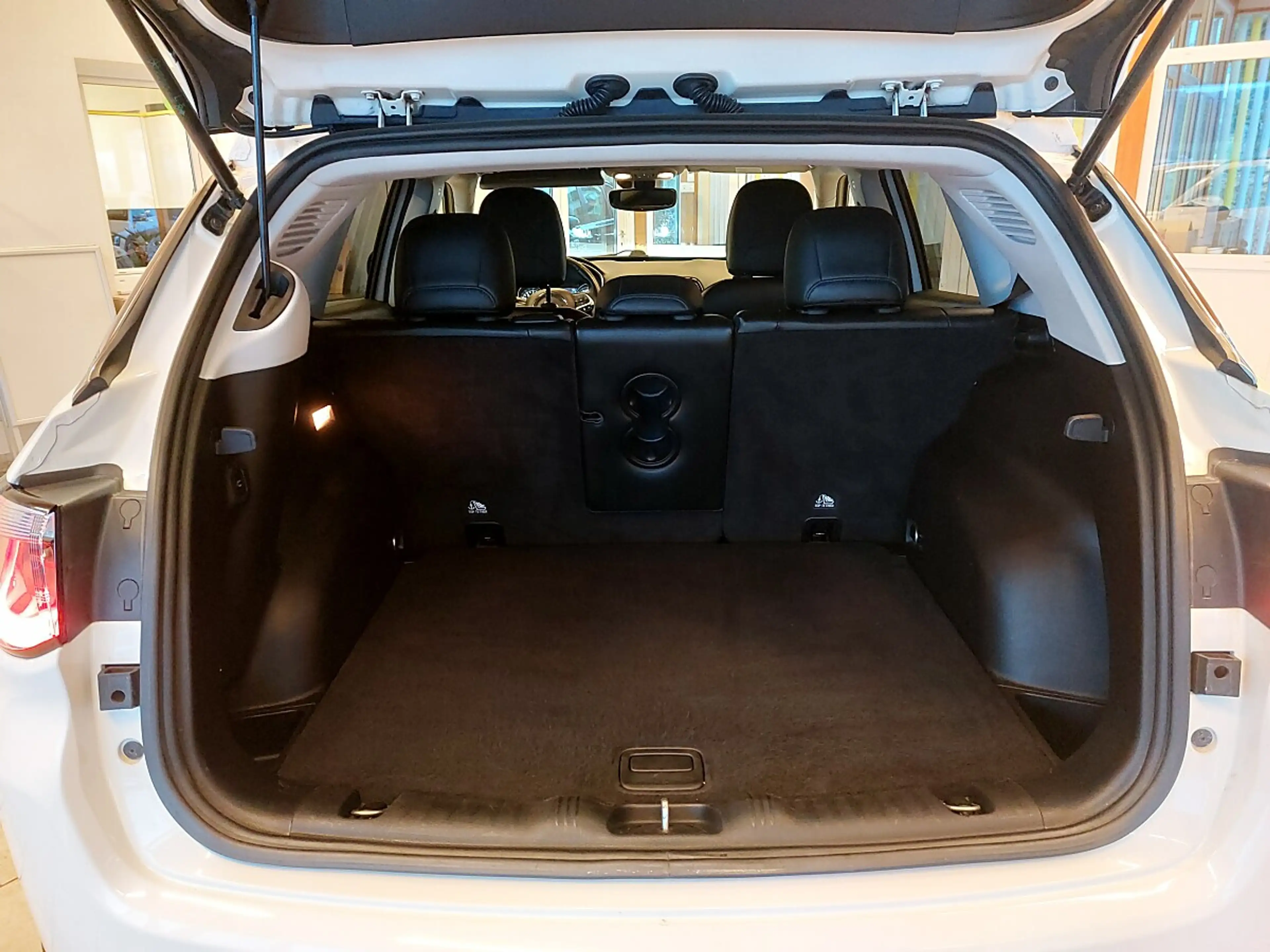 Jeep Compass 1,4 MultiAir2 AWD Limited Aut. — photo 8