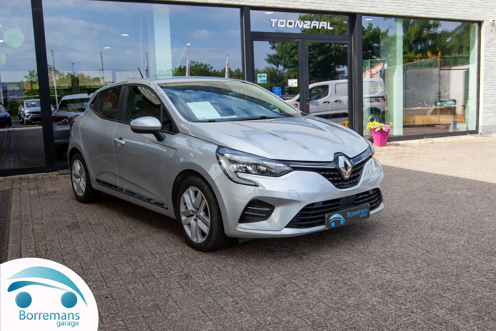 Renault Clio 1.6 E-TECH HYBRID 140 PK BUSINESS Automaat - 1