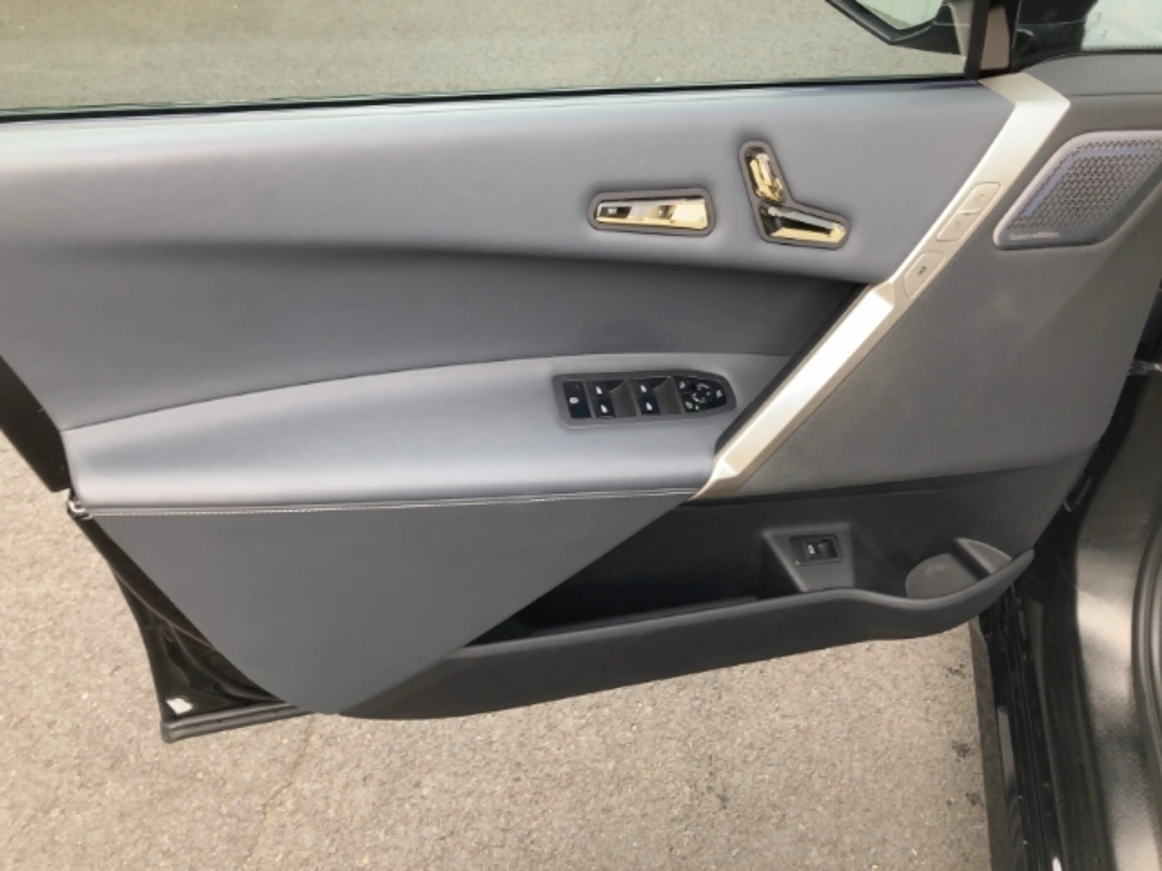 BMW iX xDrive 50 Luftfederung AHK-klappbar El. Panodach P — photo 12