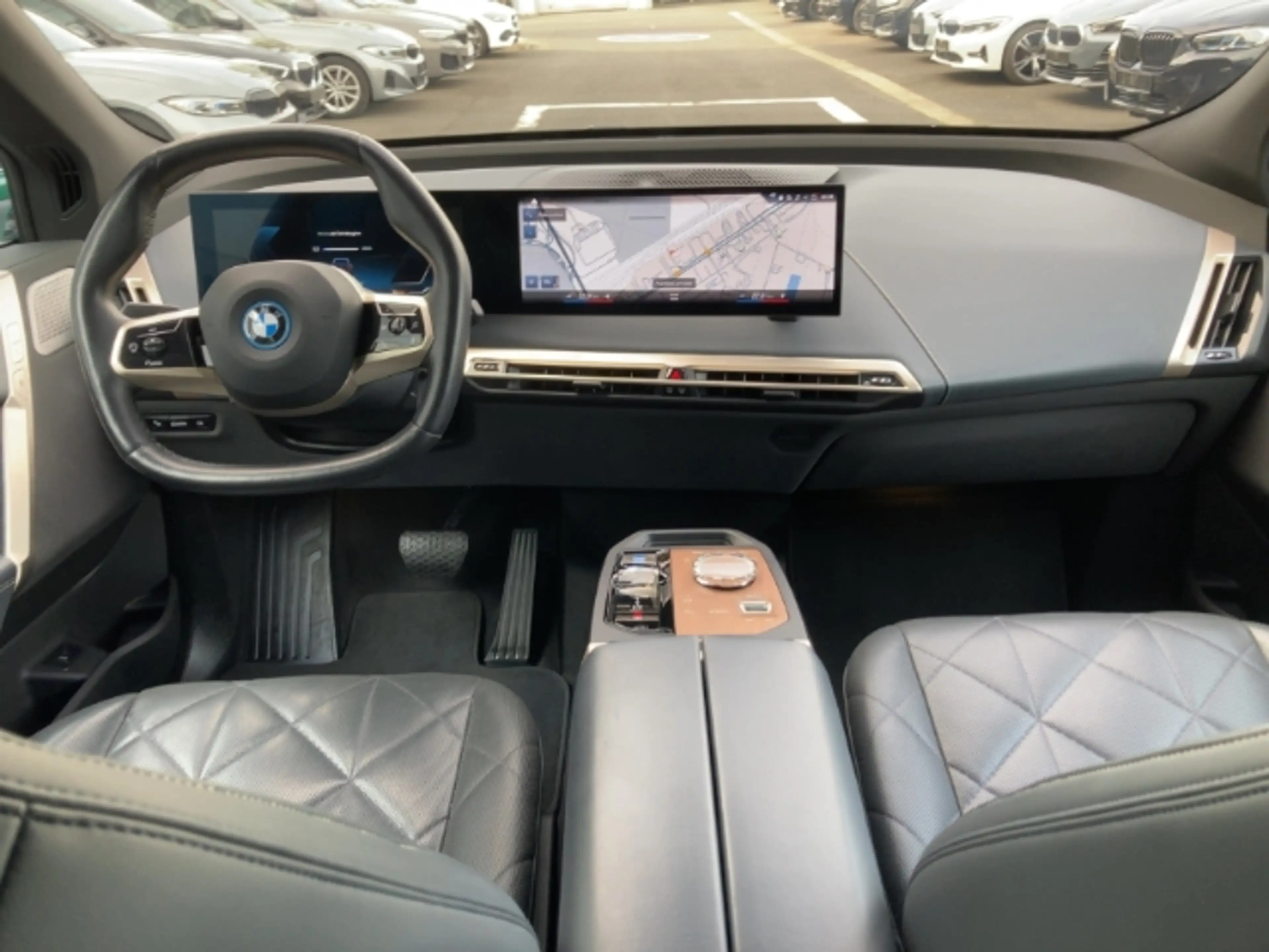 BMW iX xDrive 50 Luftfederung AHK-klappbar El. Panodach P — photo 8