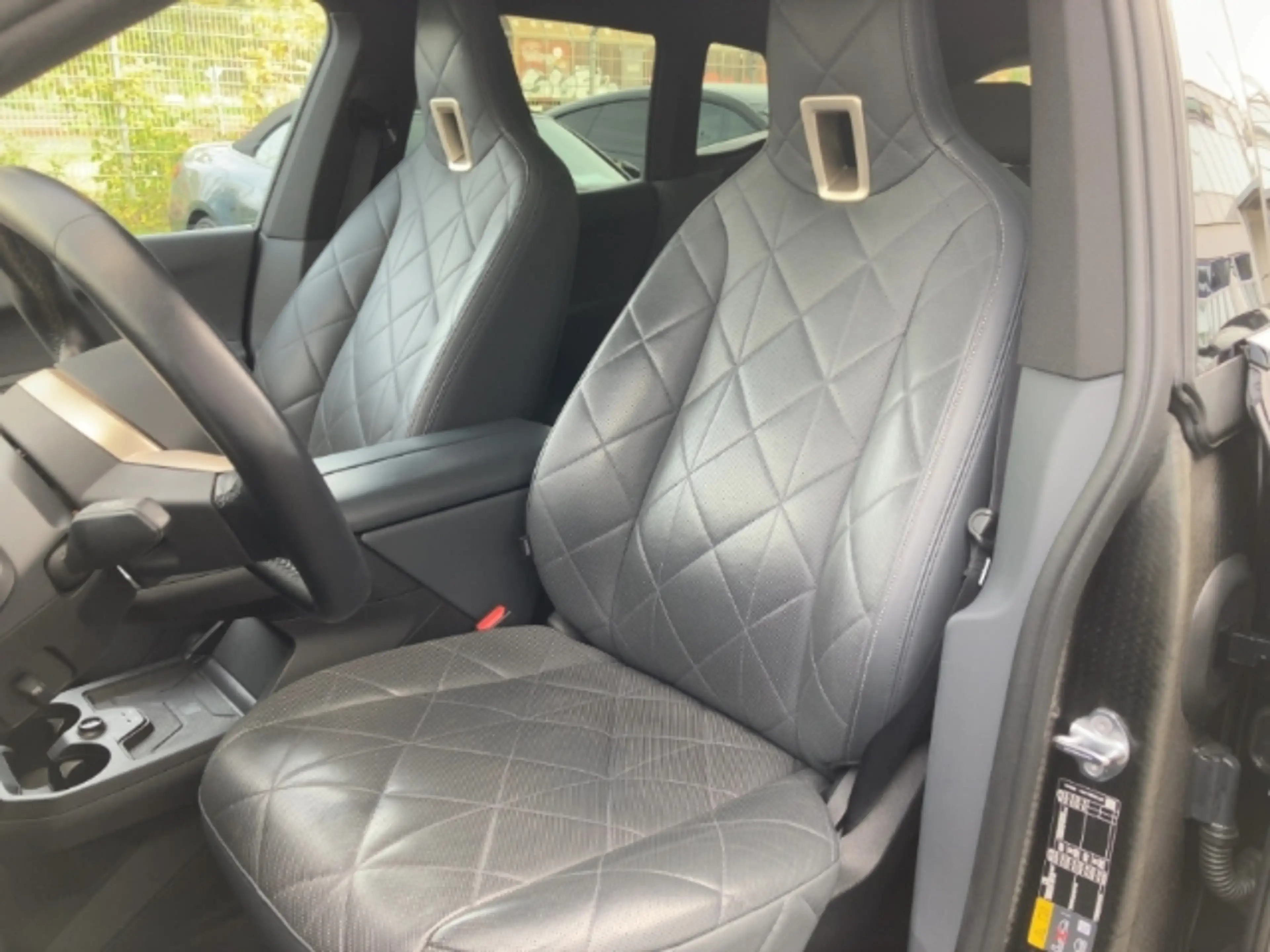 BMW iX xDrive 50 Luftfederung AHK-klappbar El. Panodach P — photo 6