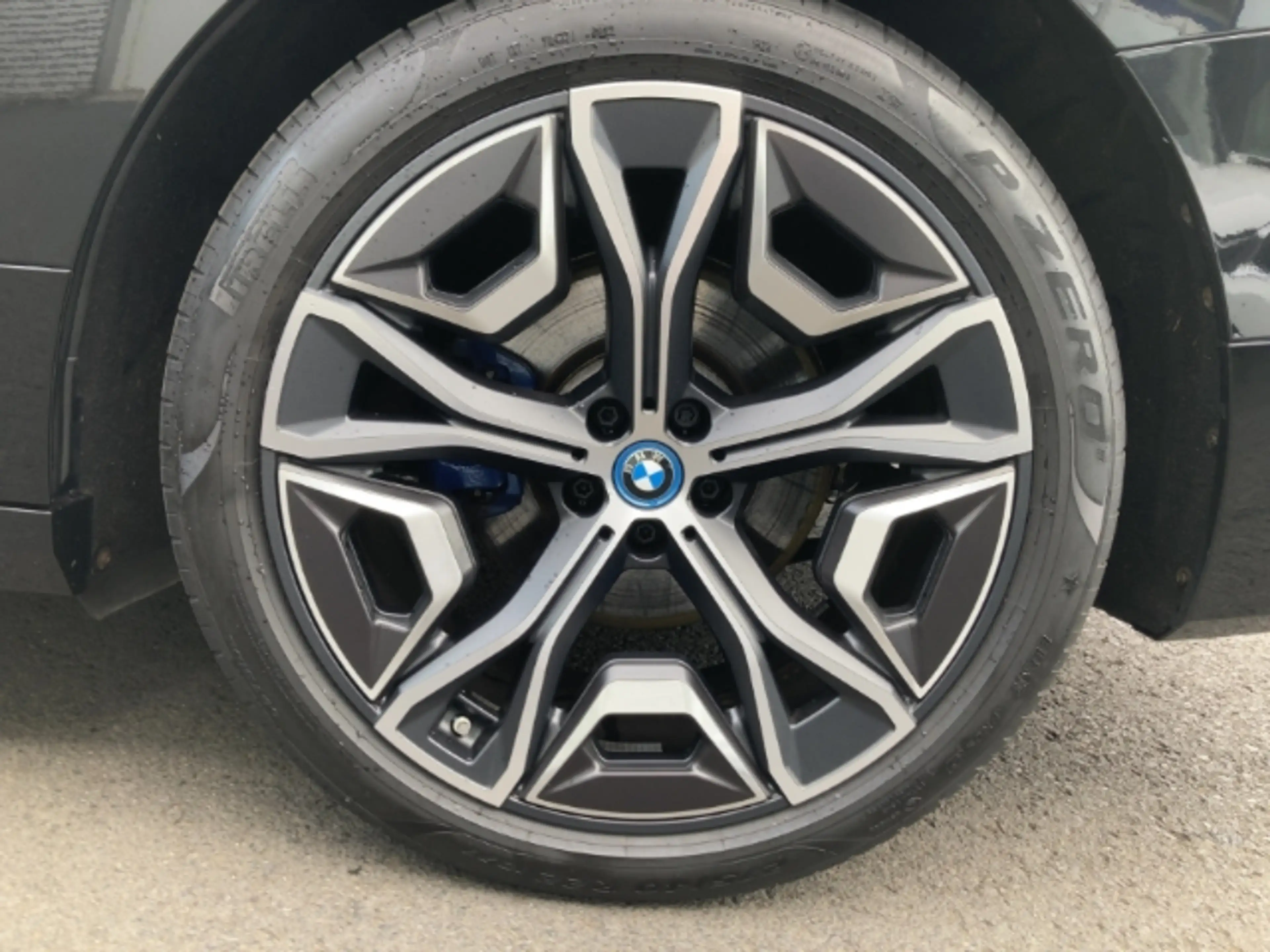 BMW iX xDrive 50 Luftfederung AHK-klappbar El. Panodach P — photo 13