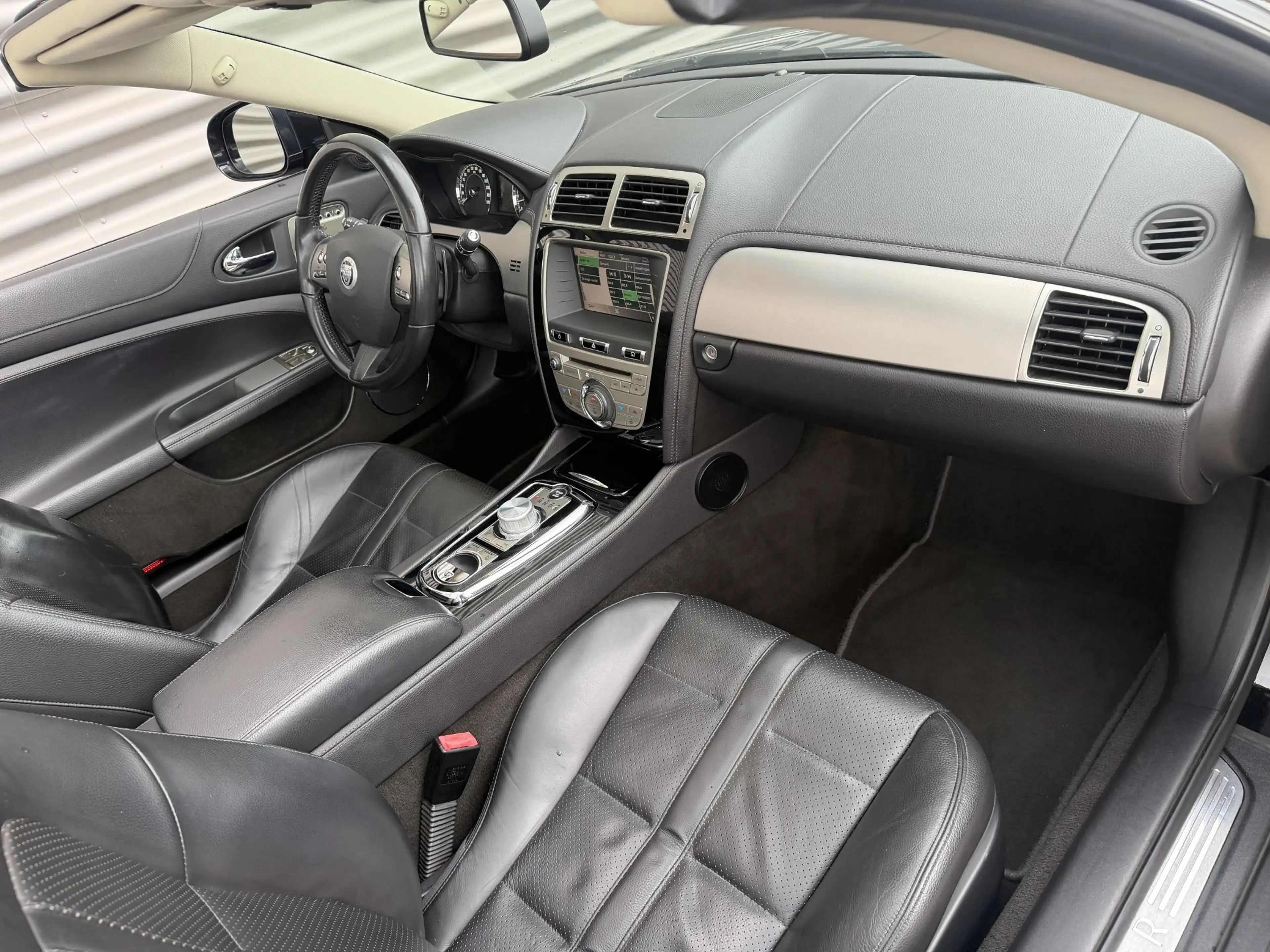 Jaguar XK 5.0 V8 Convertible — photo 27
