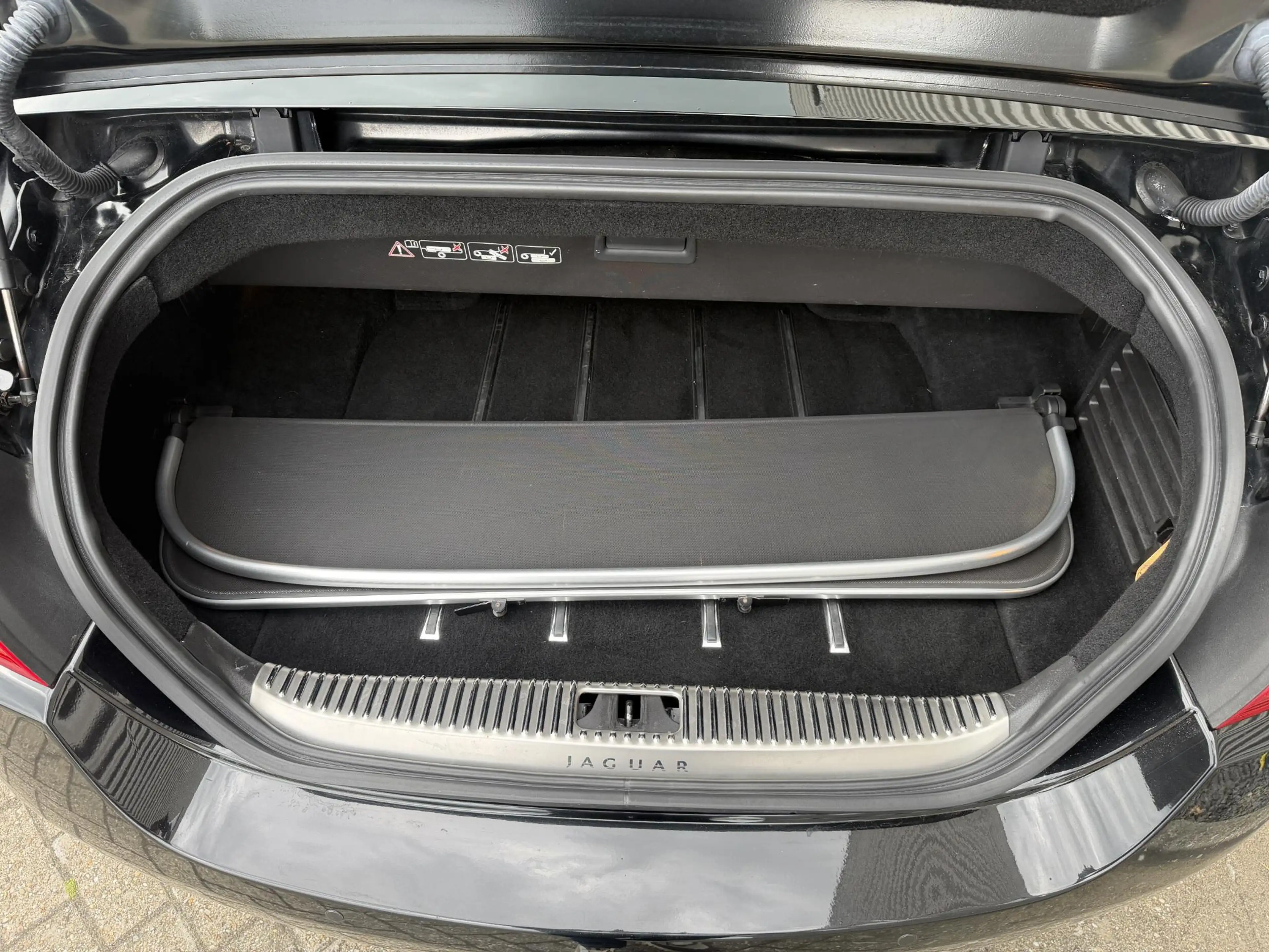 Jaguar XK 5.0 V8 Convertible — photo 14