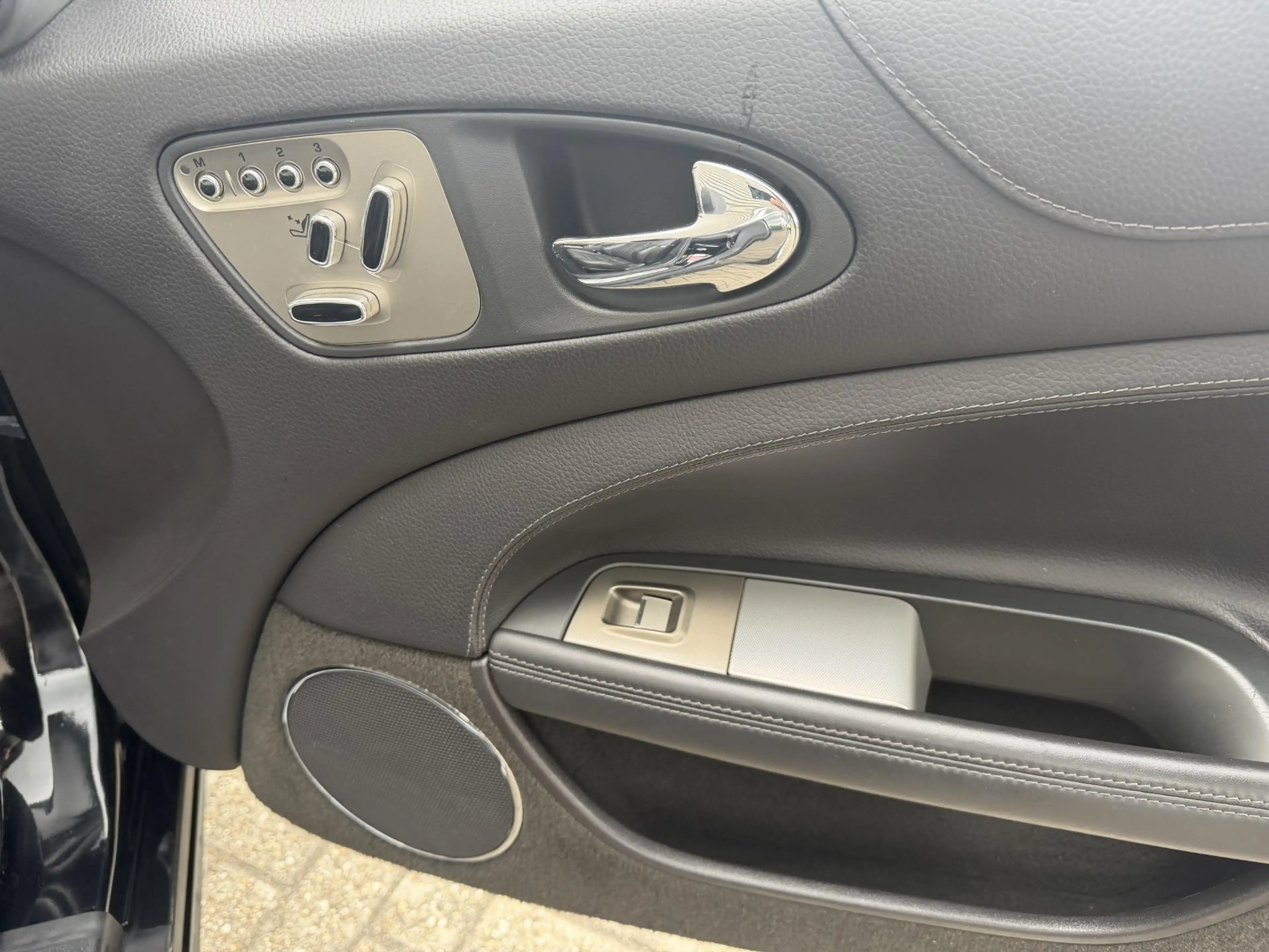 Jaguar XK 5.0 V8 Convertible — photo 28