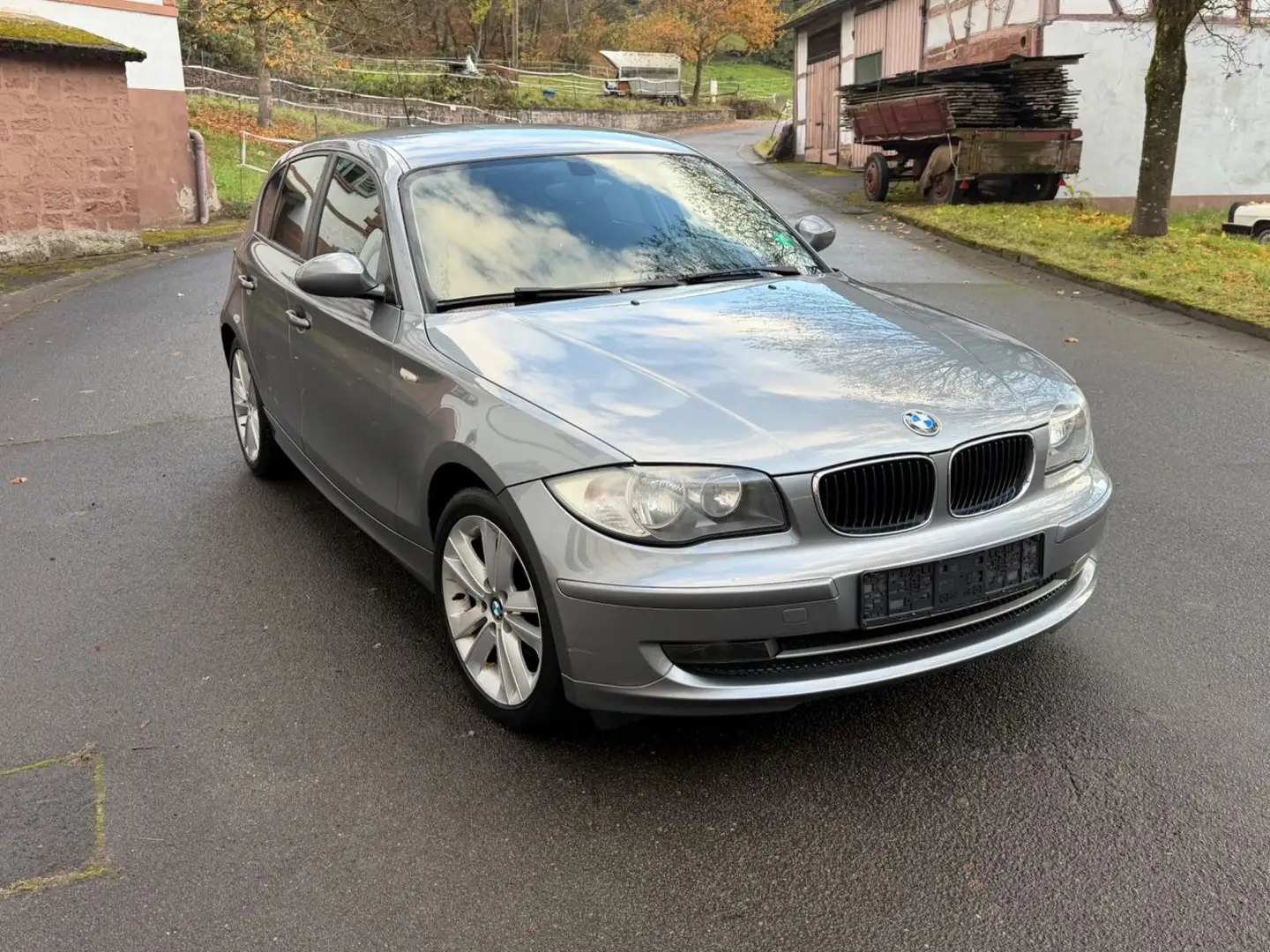 BMW 118 i Lim. 5-Türer / Klimaaut. / Sportsitze / PDC Grau - 2