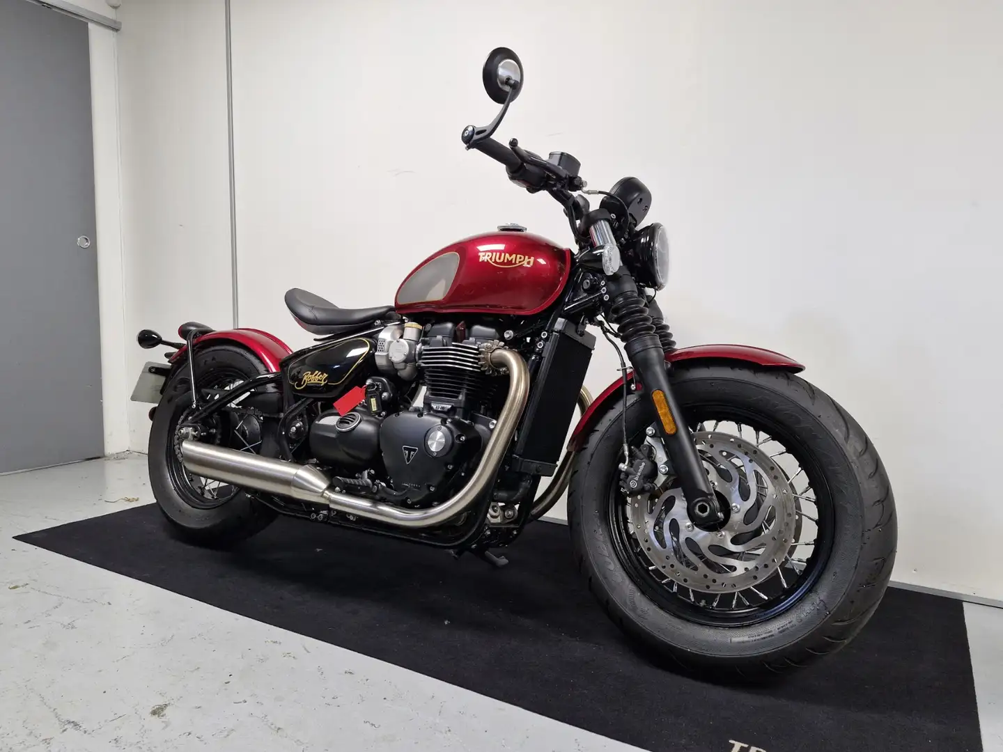 Triumph Bonneville Bobber - 2