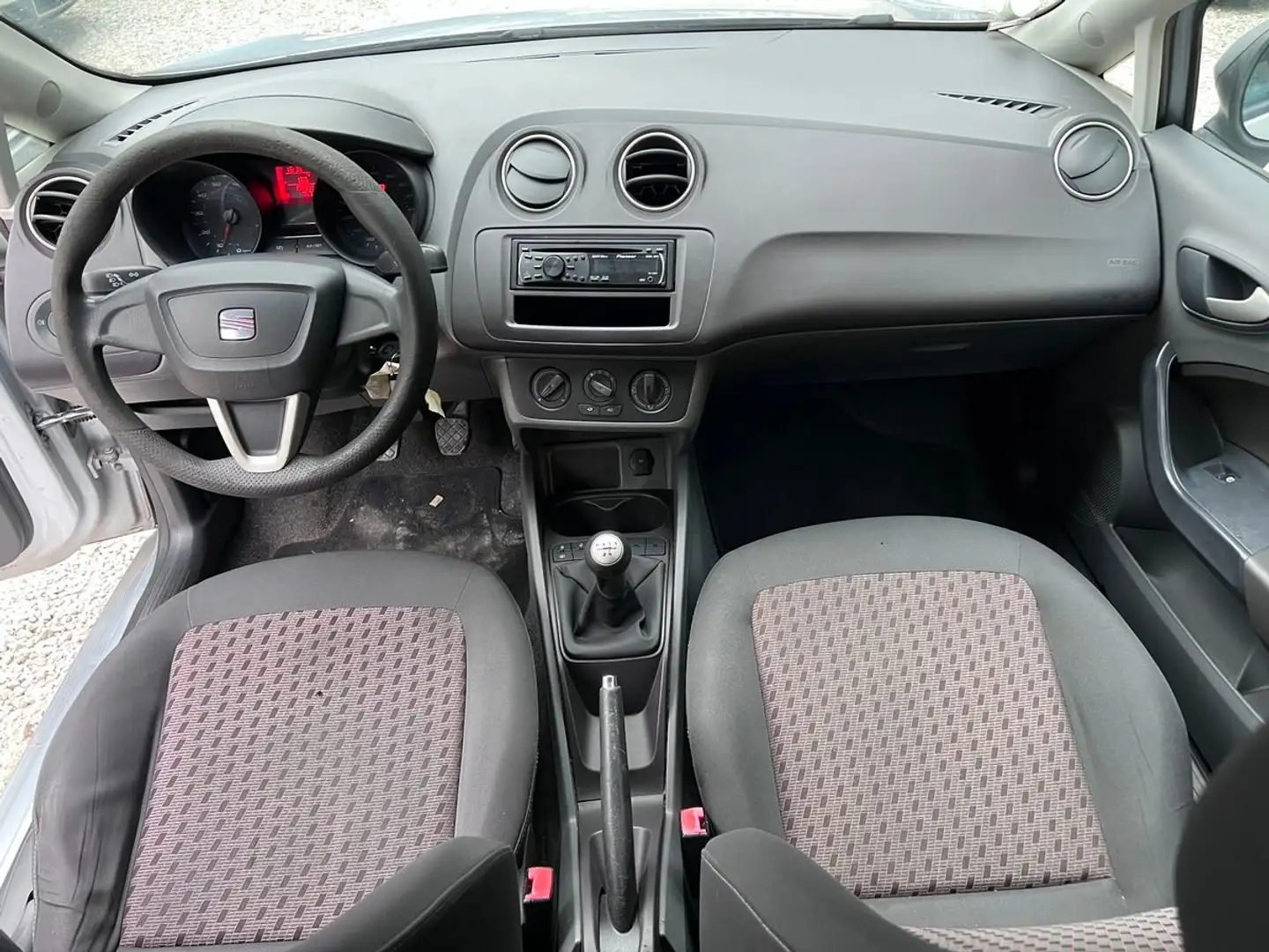 SEAT Ibiza 1.4i 85cv Sport Gris - 2