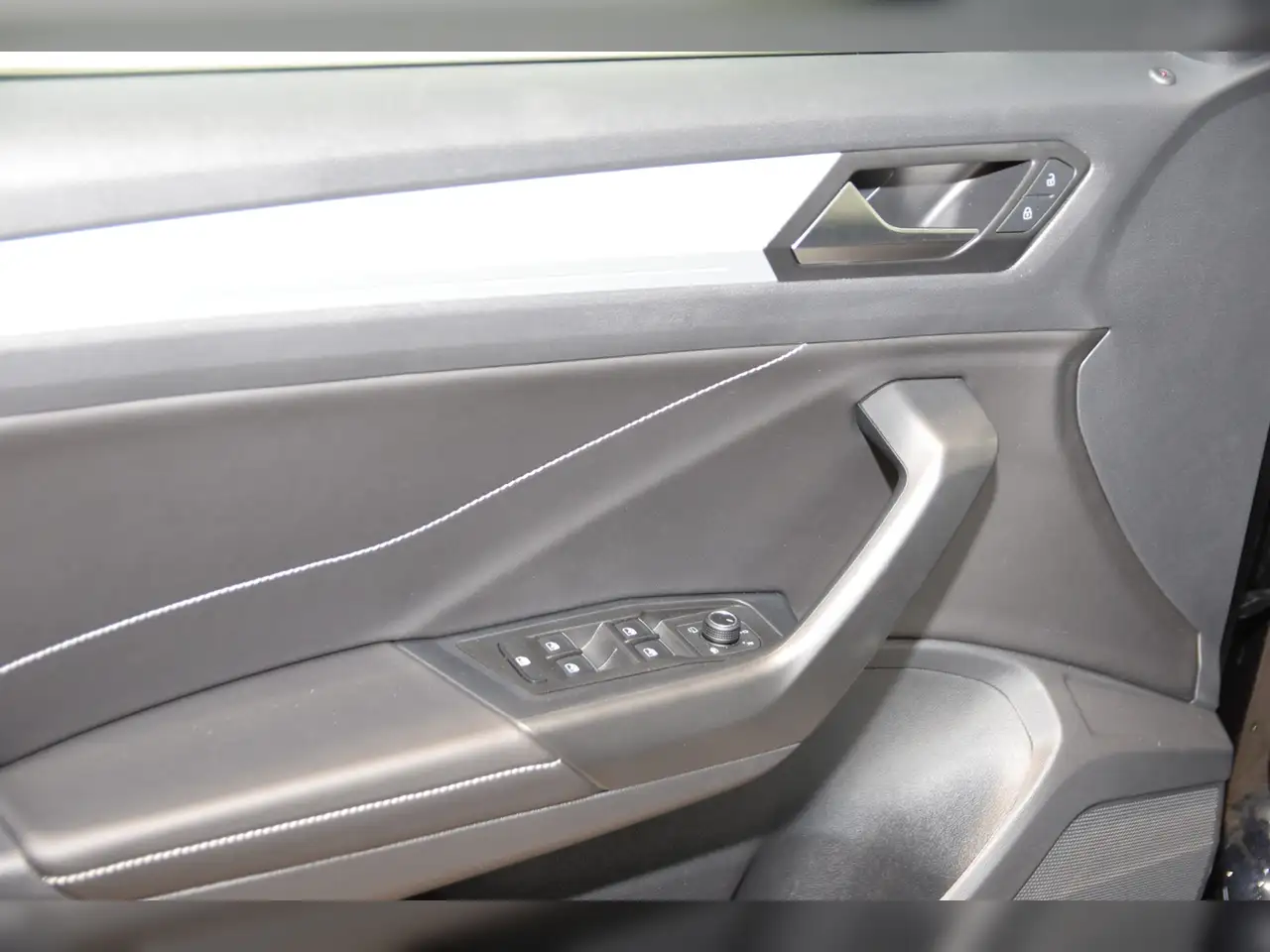 Volkswagen T-Roc TDI Goal DSG AHK - Navi 11