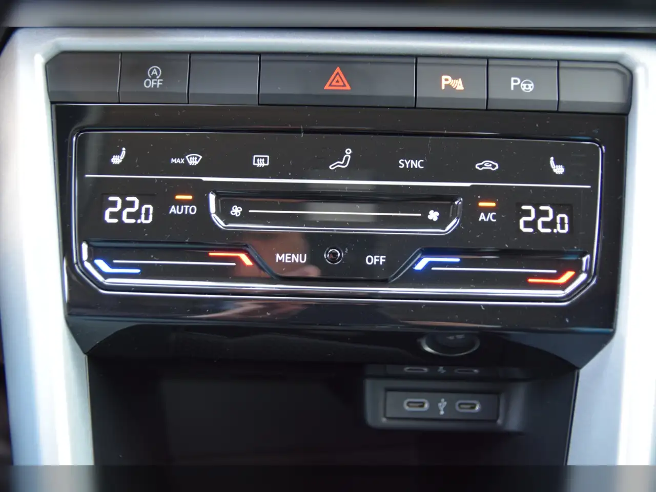 Volkswagen T-Roc TDI Goal DSG AHK - Navi 14