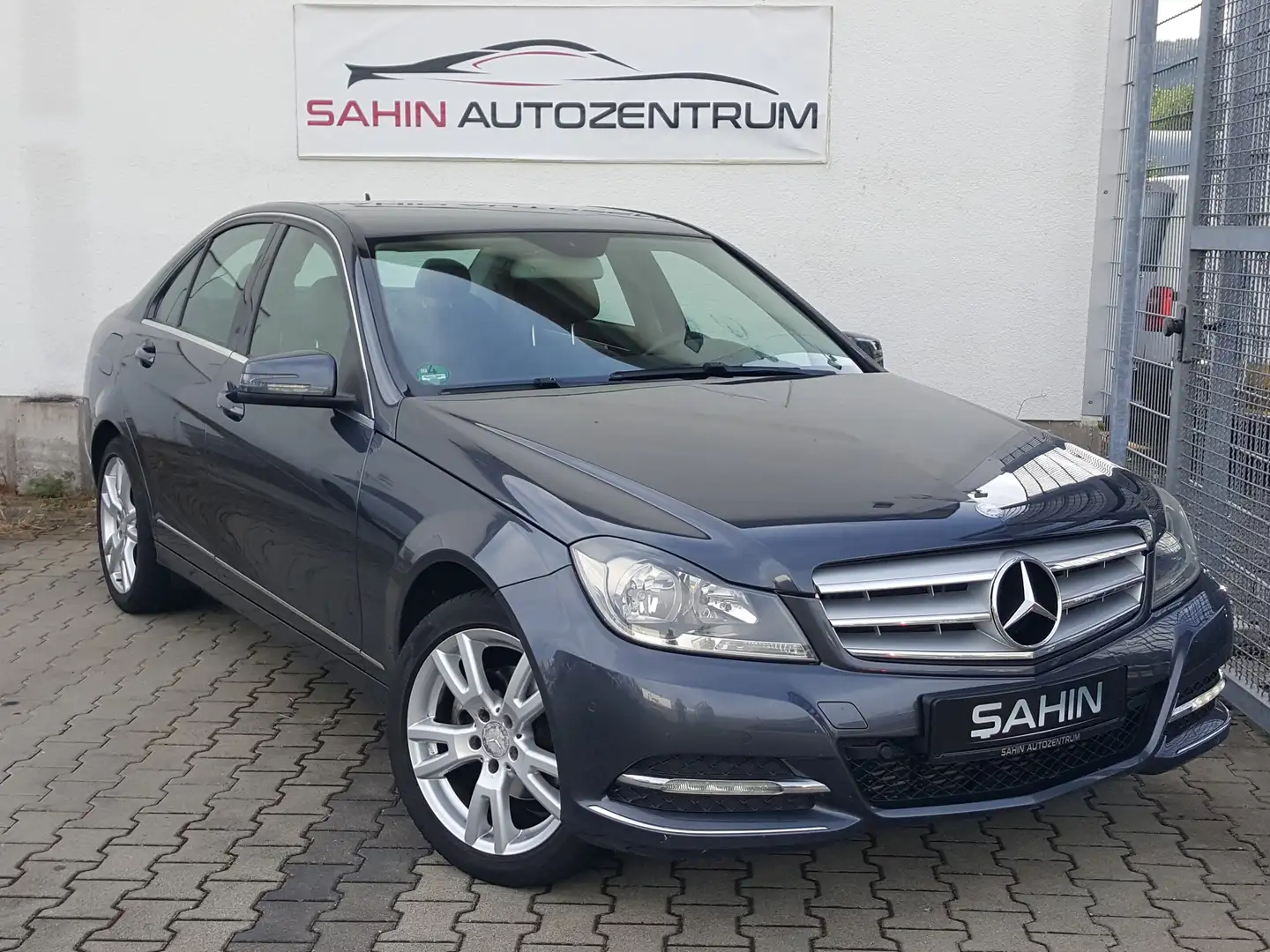 Mercedes-Benz C 180 CGI BlueEfficiency Navi PTS Scheckheft Gris - 2