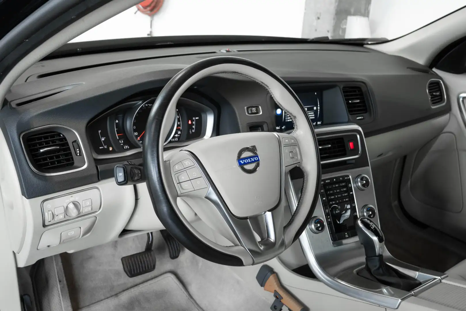 Volvo V60 T2 Automaat Nordic+ | Lederen bekleding | Afneemba Bleu - 2