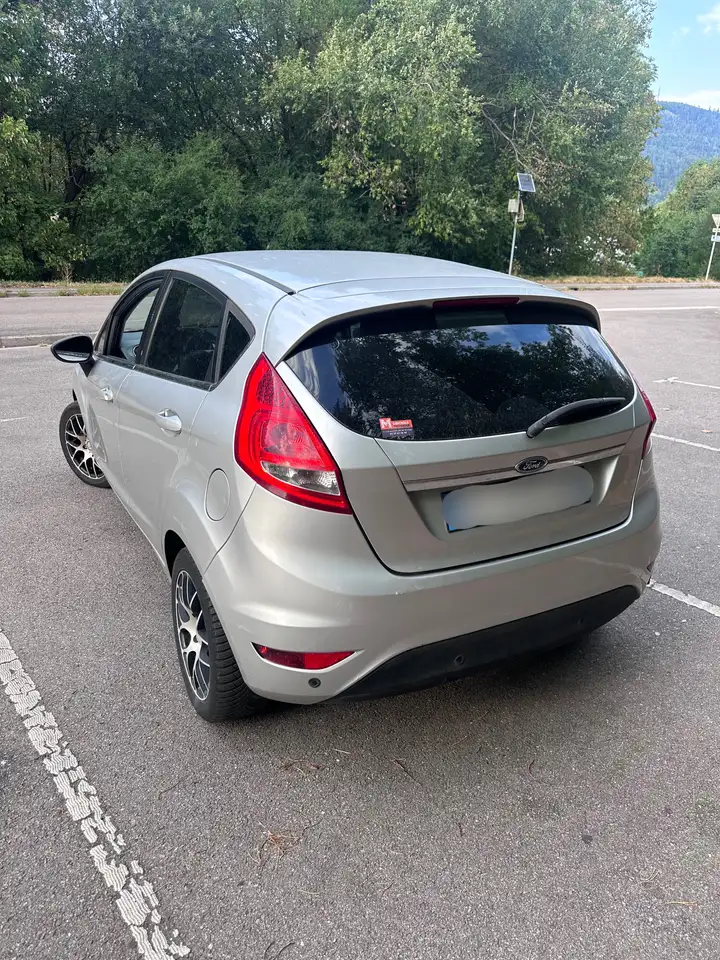 Ford Fiesta 5 portes — photo 2