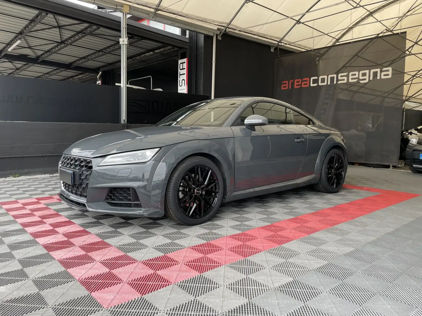 Audi TT Coupé 40 TFSI S tronic Šedá - 1