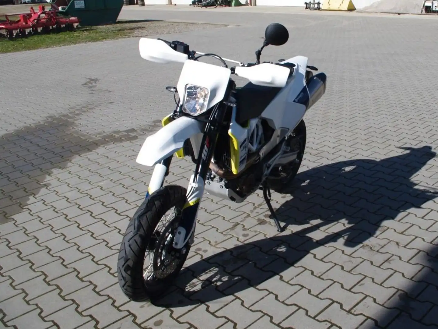 Husqvarna 701 Supermoto Wit - 1