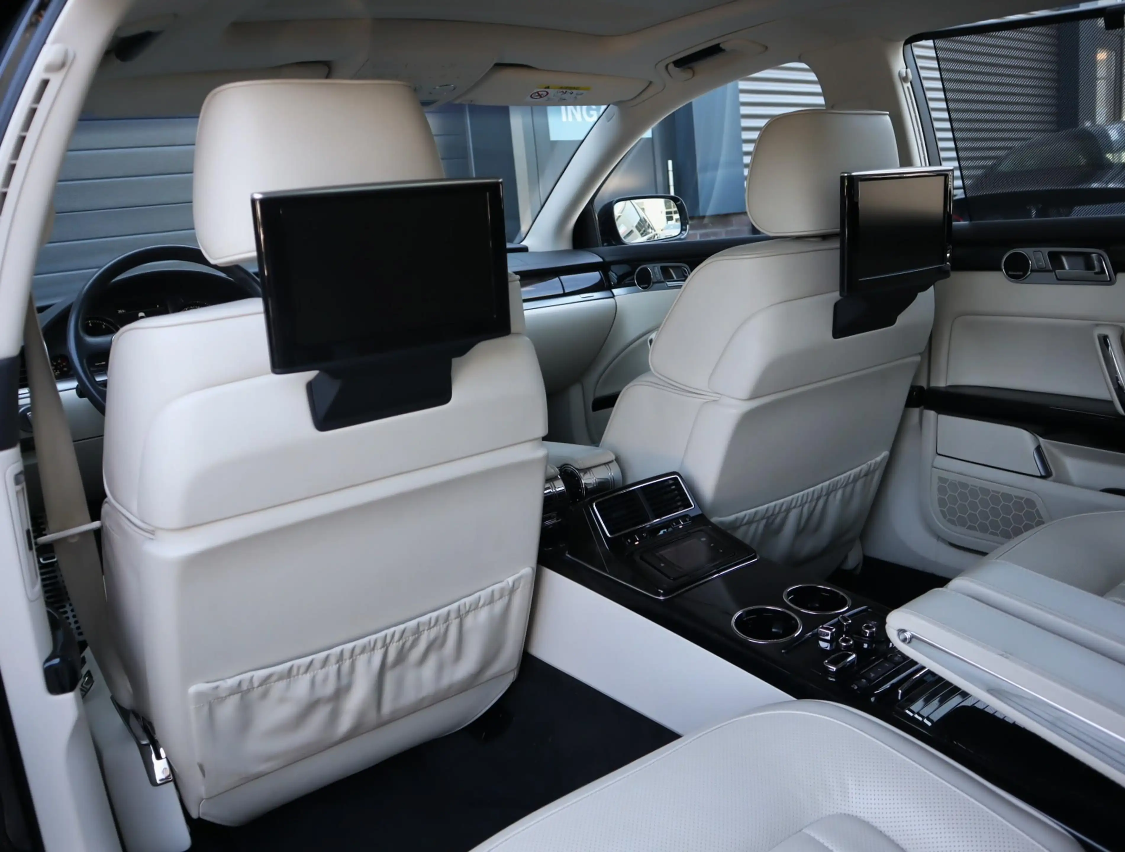 Volkswagen Phaeton 4.2 V8 4p. Lang Highline | Uniek | Chauffeur Pakke — photo 13