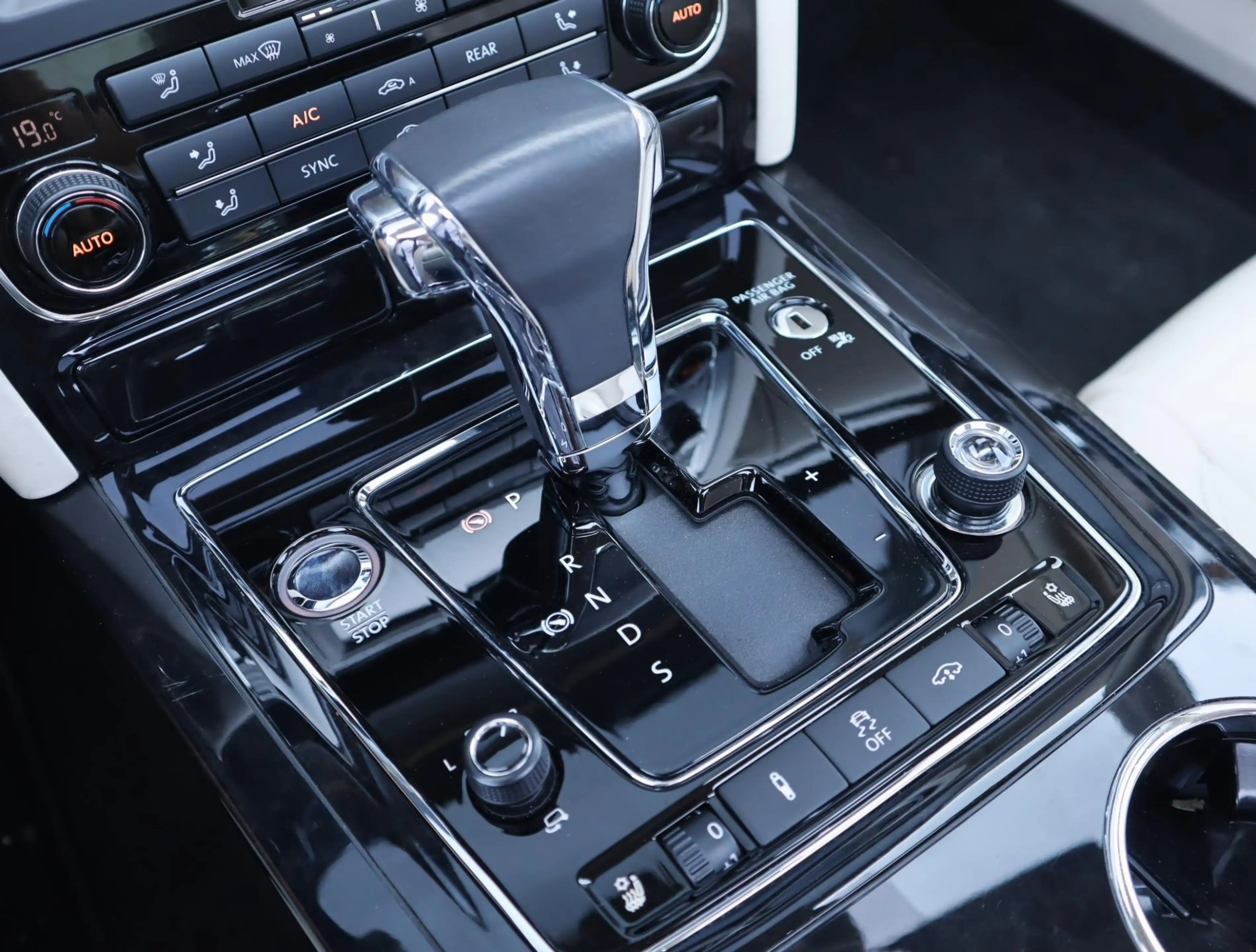 Volkswagen Phaeton 4.2 V8 4p. Lang Highline | Uniek | Chauffeur Pakke — photo 33