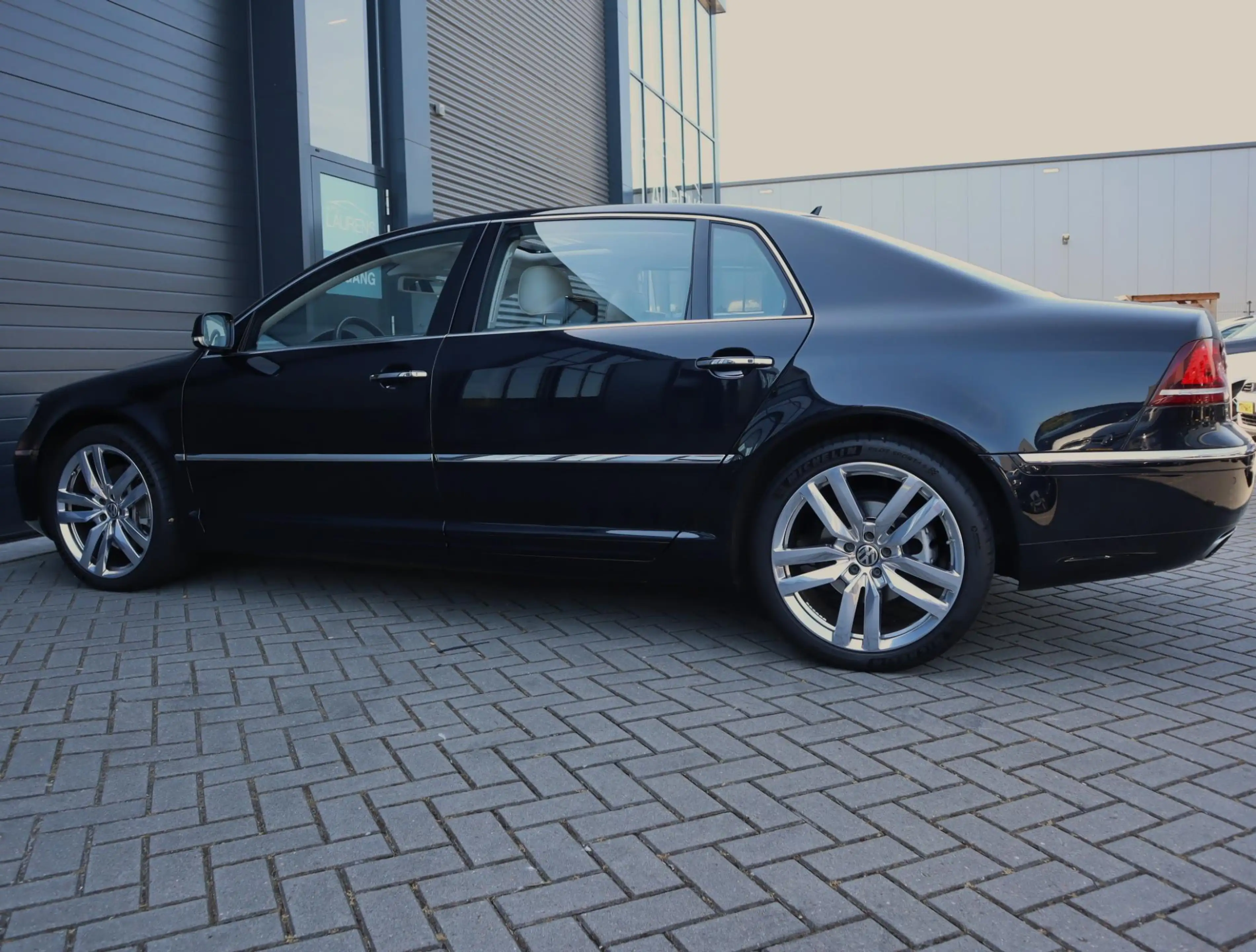 Volkswagen Phaeton 4.2 V8 4p. Lang Highline | Uniek | Chauffeur Pakke — photo 5