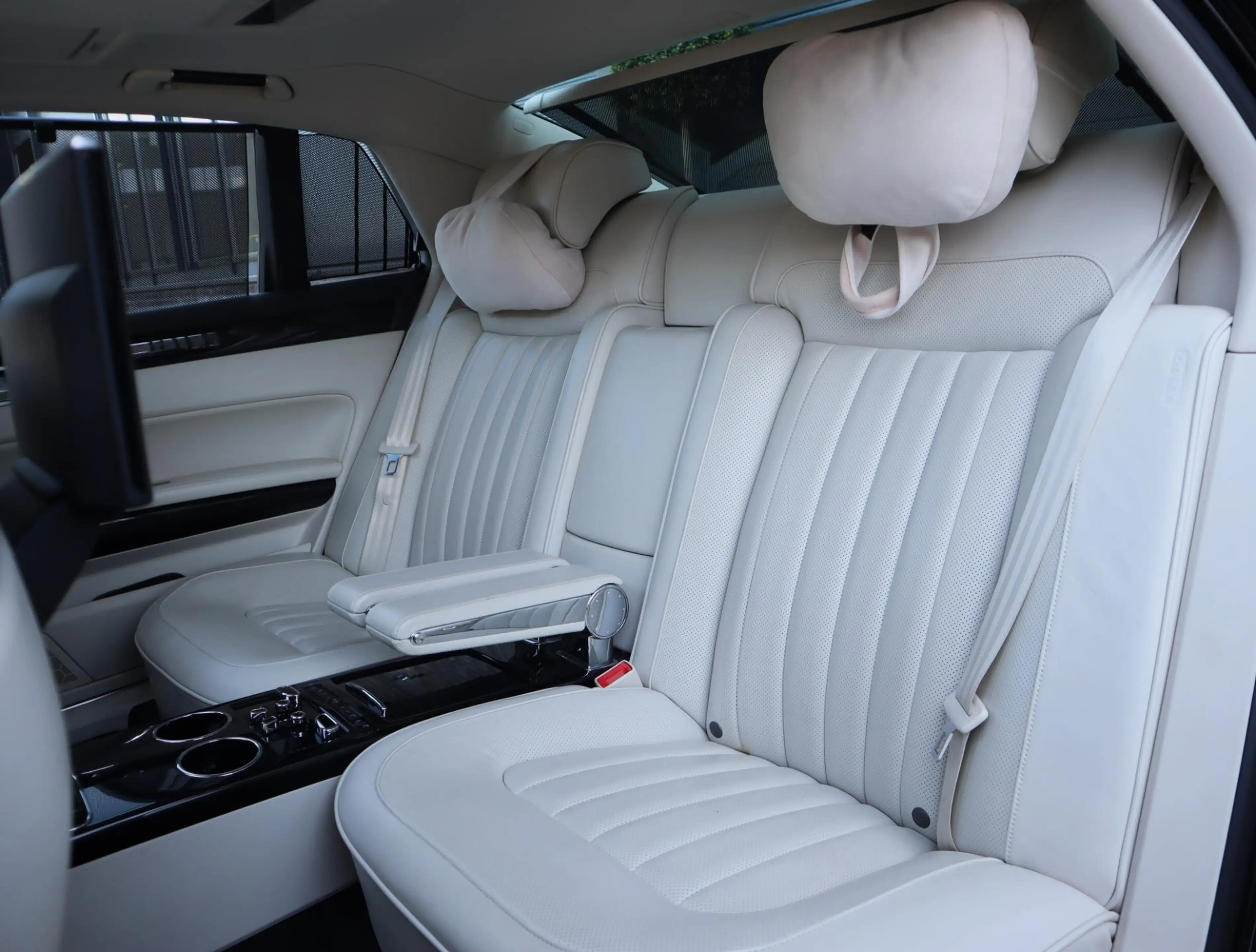 Volkswagen Phaeton 4.2 V8 4p. Lang Highline | Uniek | Chauffeur Pakke — photo 12