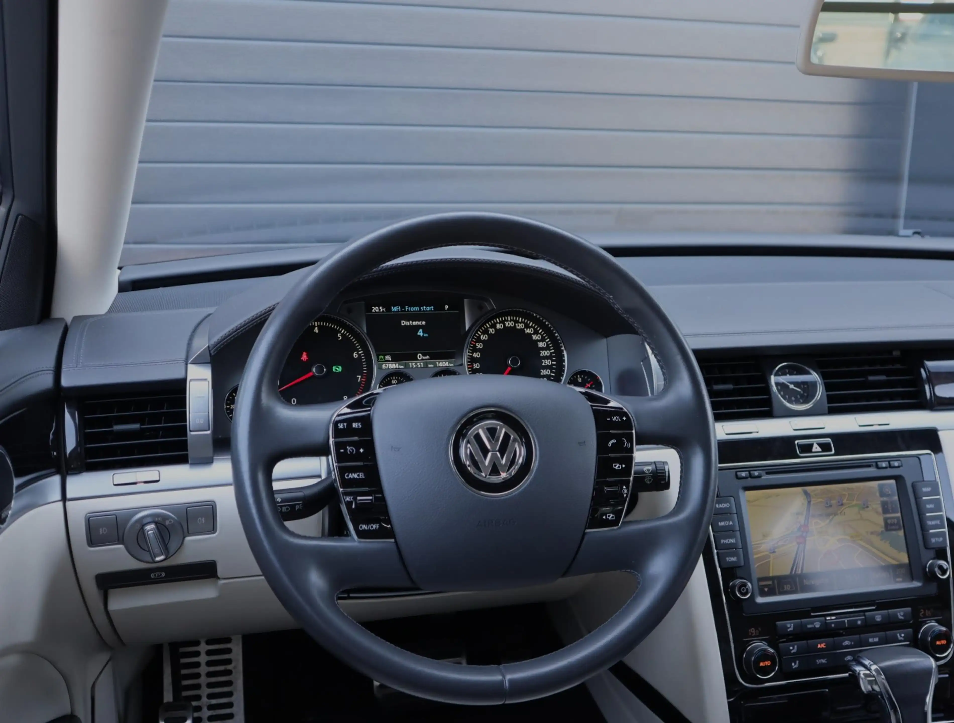 Volkswagen Phaeton 4.2 V8 4p. Lang Highline | Uniek | Chauffeur Pakke — photo 14