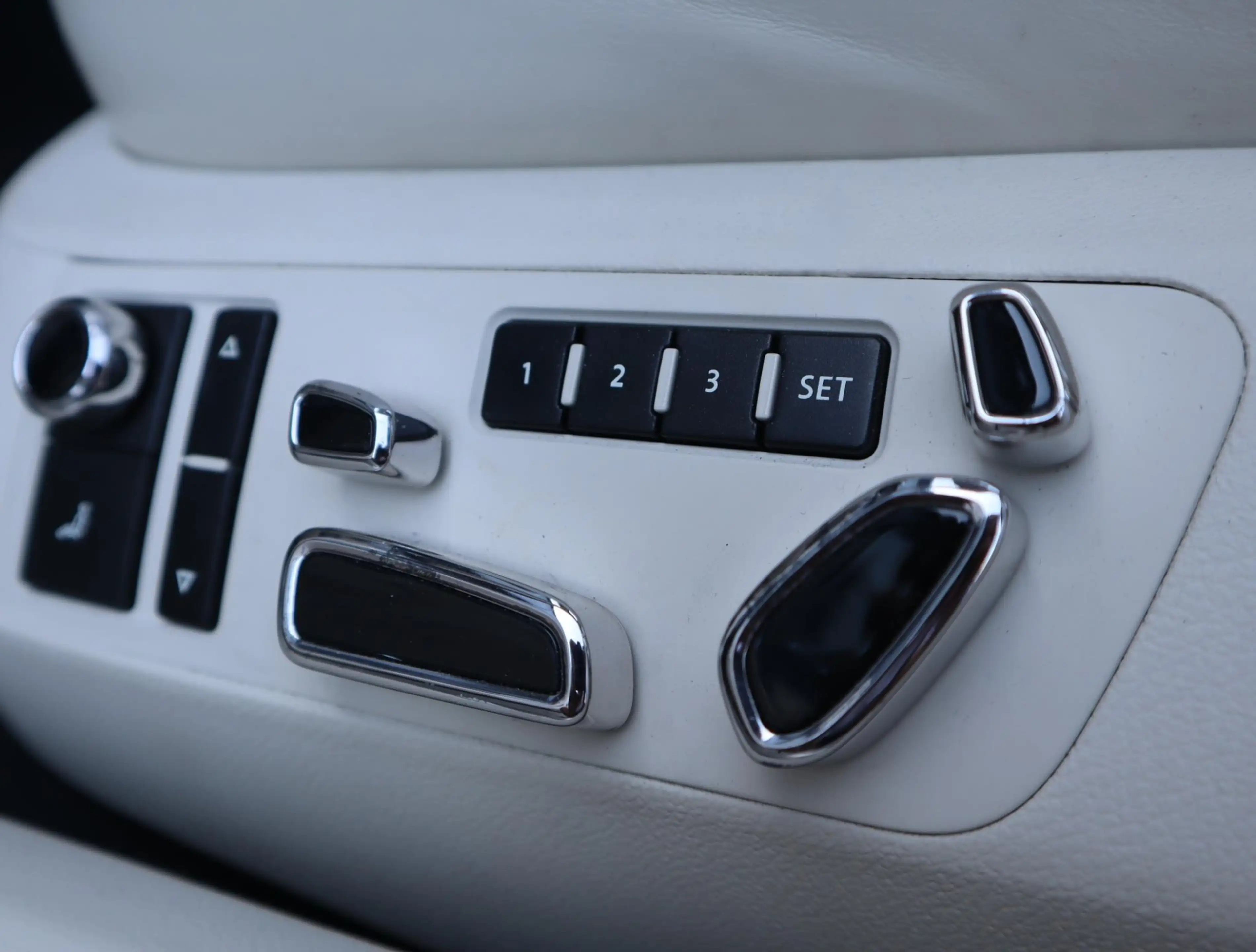 Volkswagen Phaeton 4.2 V8 4p. Lang Highline | Uniek | Chauffeur Pakke — photo 19