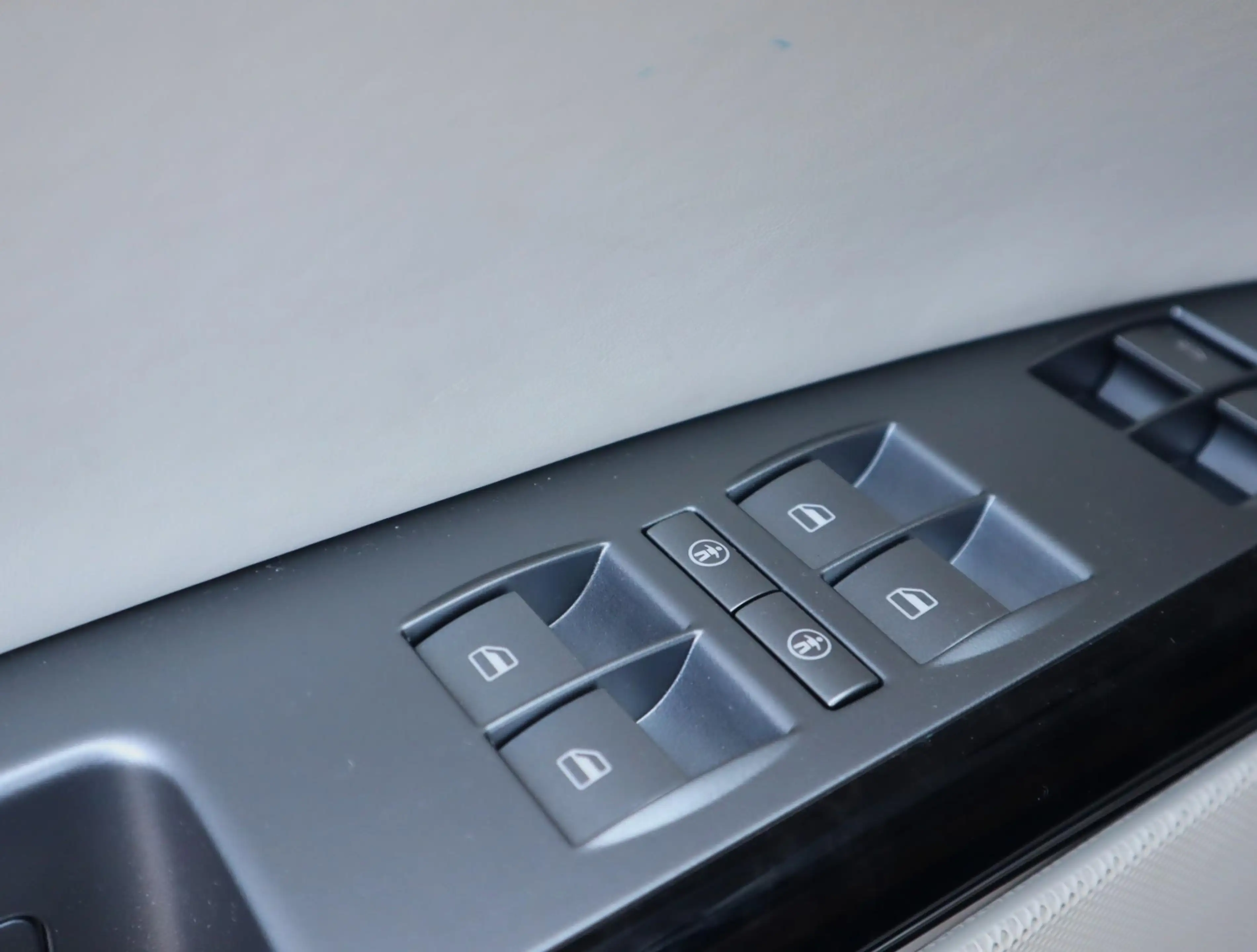Volkswagen Phaeton 4.2 V8 4p. Lang Highline | Uniek | Chauffeur Pakke — photo 17