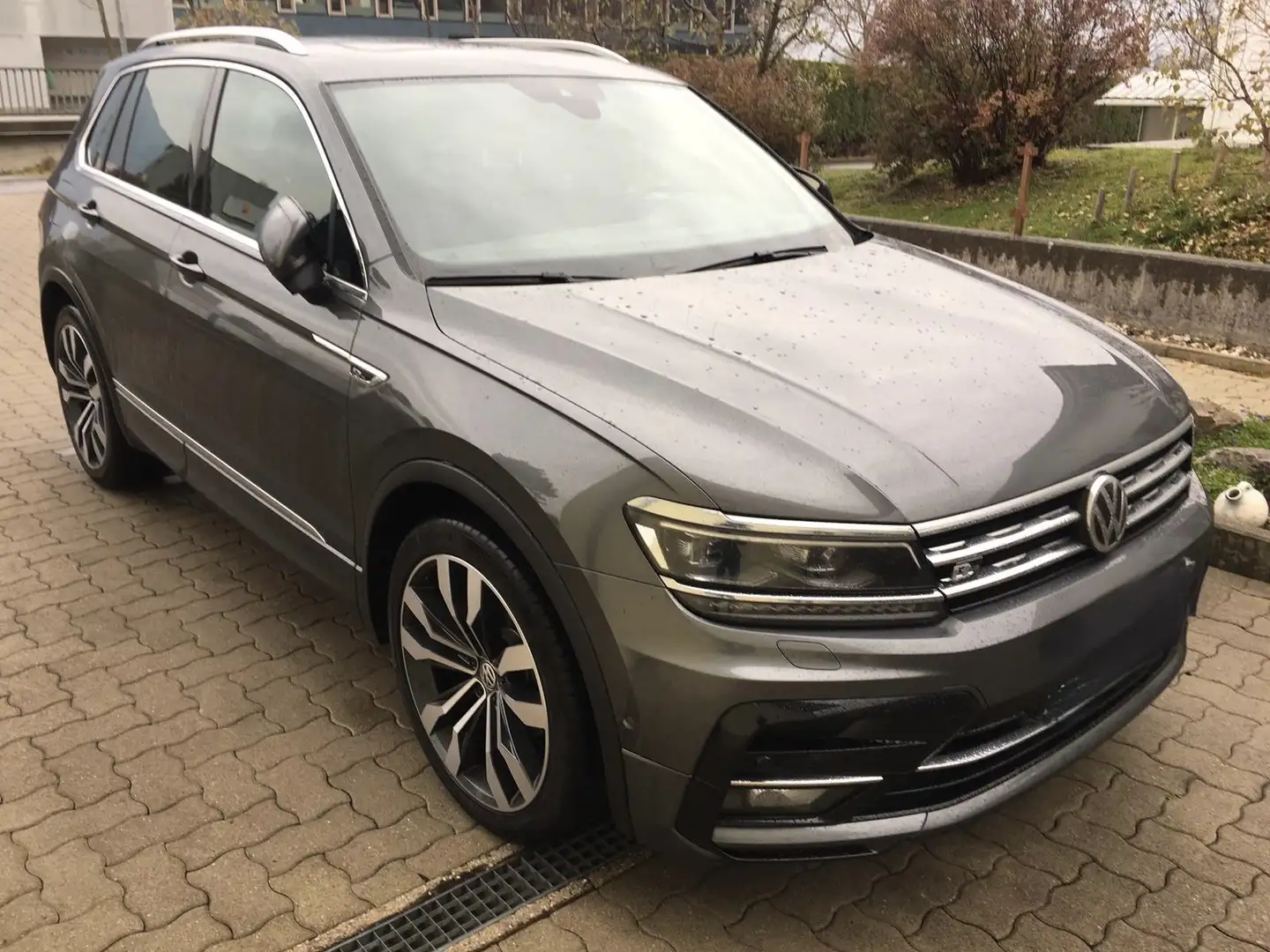Volkswagen Tiguan Tiguan 2,0 TDI SCR 4Motion Highline DSG Highline Grau - 2