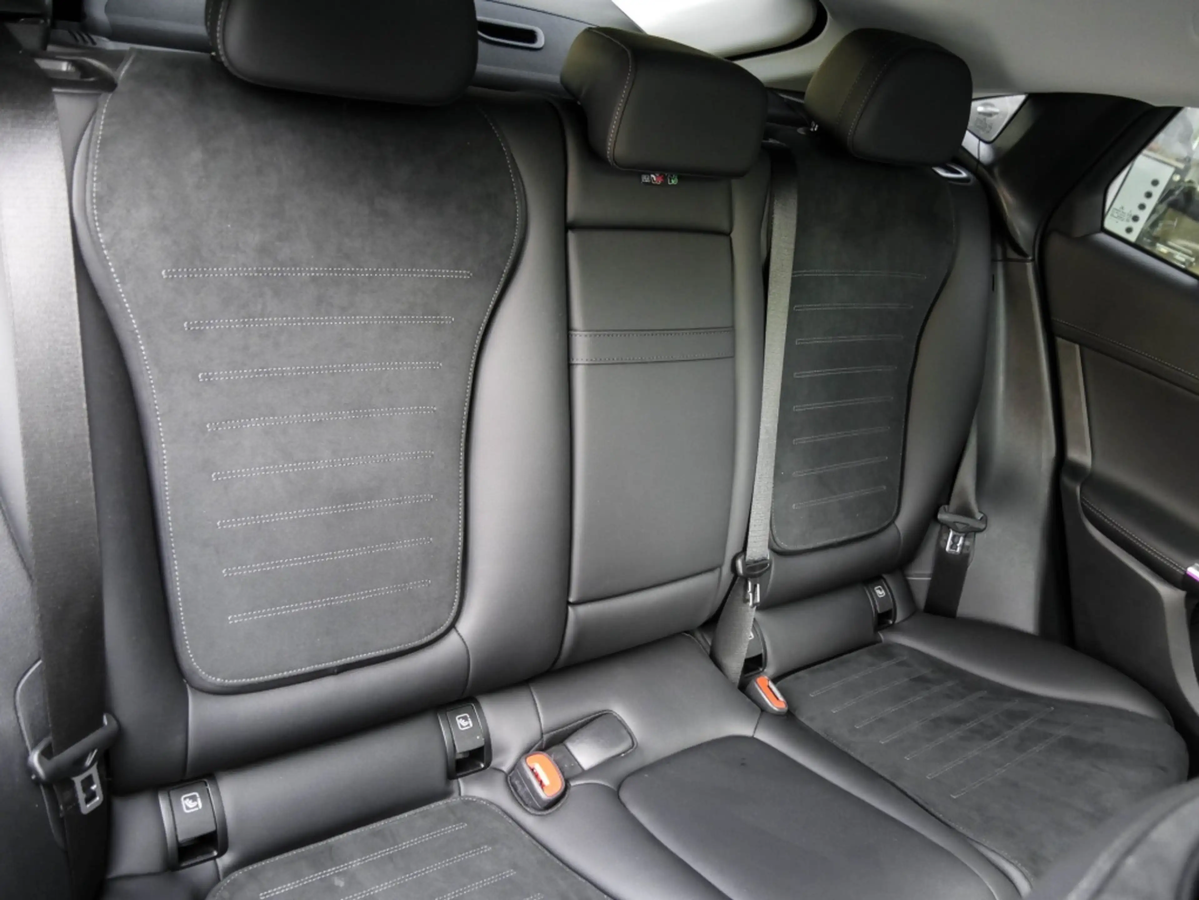 Mercedes-Benz GLC 200 4M Cp AMG-Sport/Pano/AHK/360/Night/Memo — photo 5