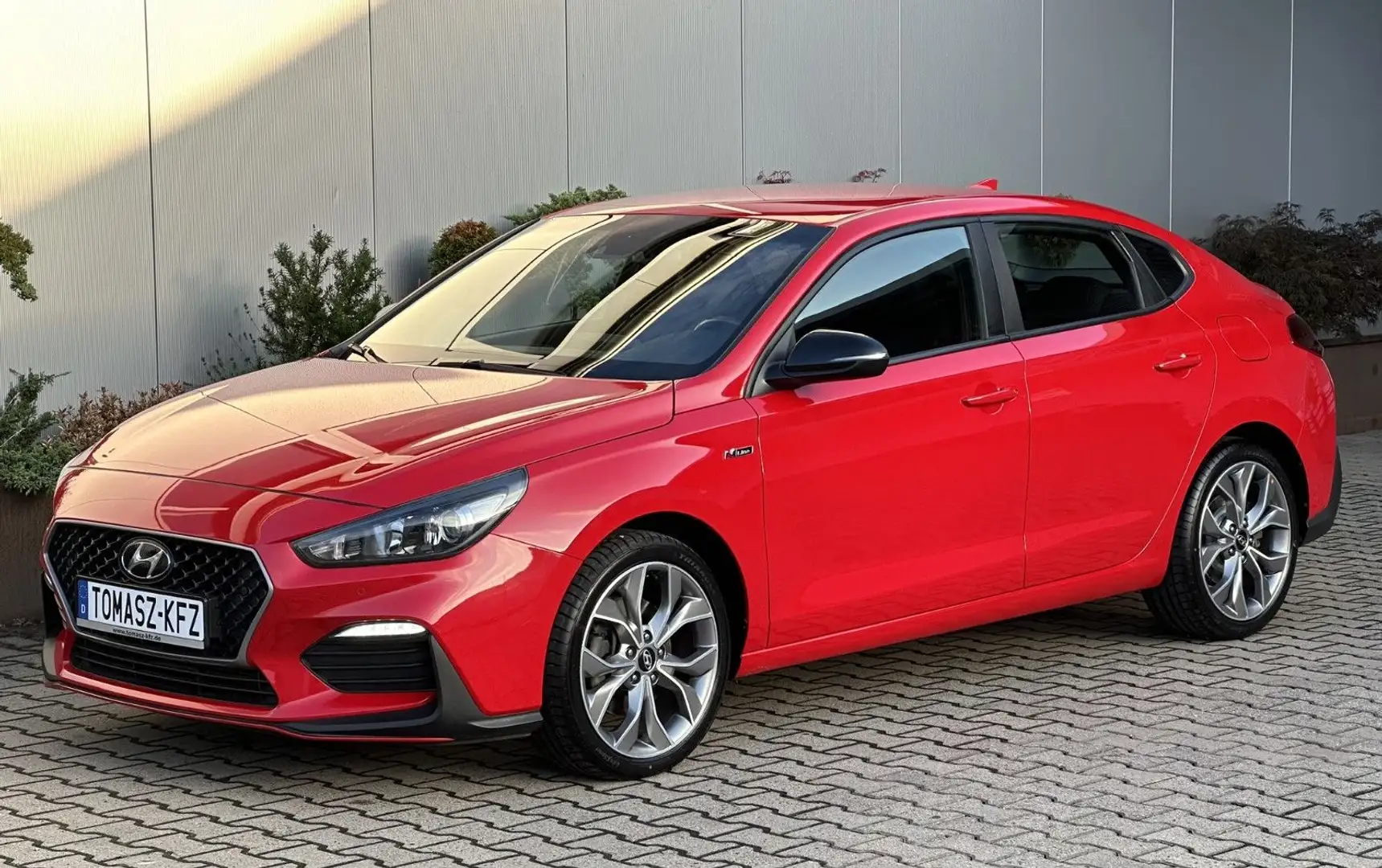 Hyundai i30 1.4 T-GDI DCT Fastback*N-Line*Kamera*SHz*PDC Rot - 2