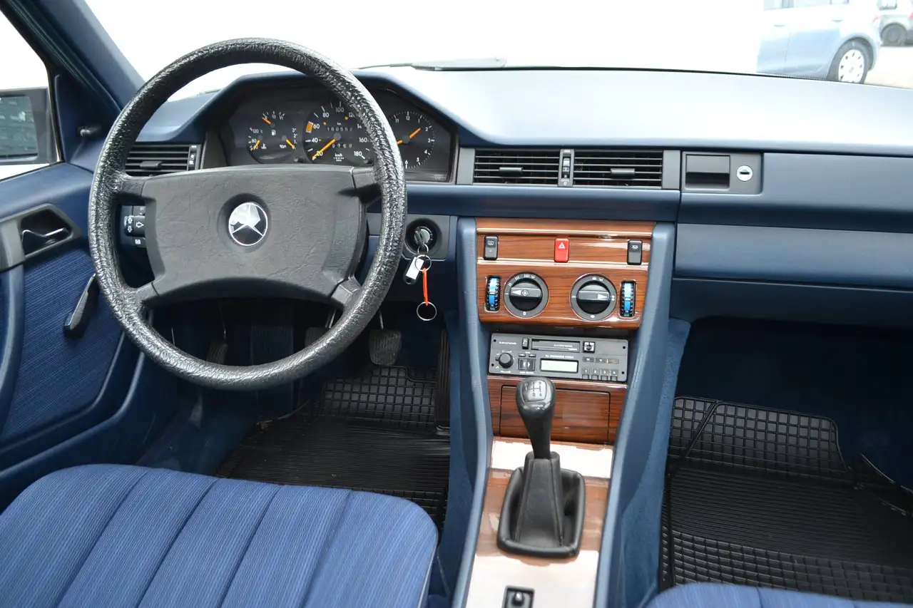 Mercedes-Benz E 200 Diesel*El. SSD*OLDTIMER*, foto 7