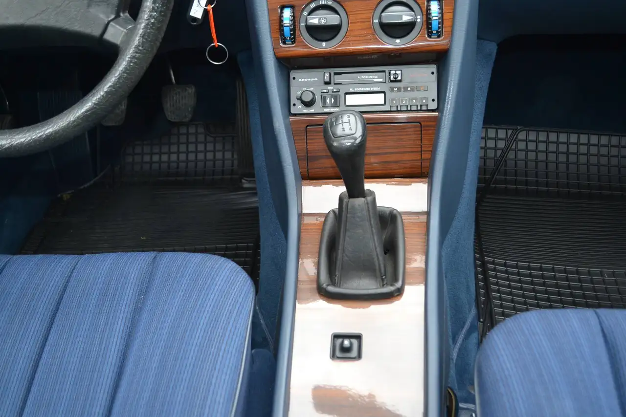Mercedes-Benz E 200 Diesel*El. SSD*OLDTIMER*, foto 8