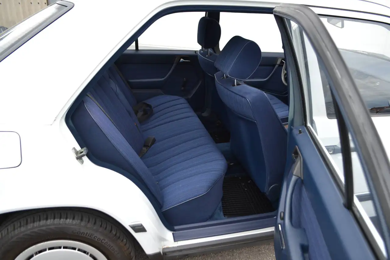 Mercedes-Benz E 200 Diesel*El. SSD*OLDTIMER*, foto 5